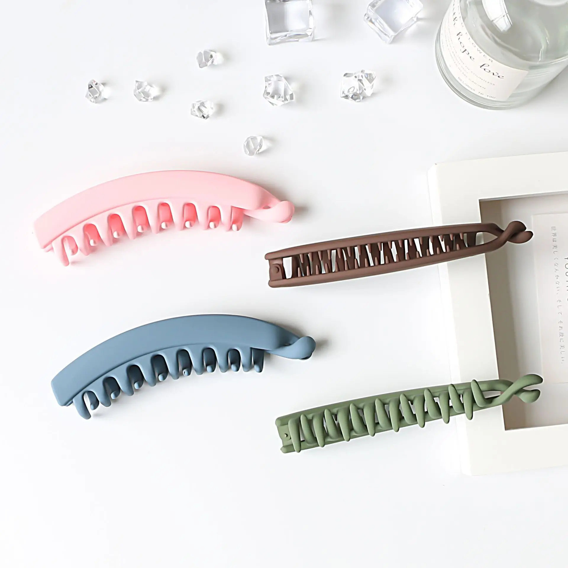 Wholesale Hot Selling Banana Hair Clip 13cm Large Plastic Matte Ponytail Holders Hair Clips Women Hair Accessories