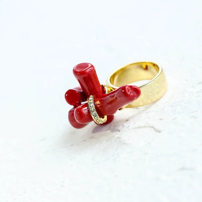 Wholesale Woman Ring Red Artificial Coral Ring High Quality Control Ladies Gold Plated Resin CLASSIC Ring Watch 1 Pcs A03026