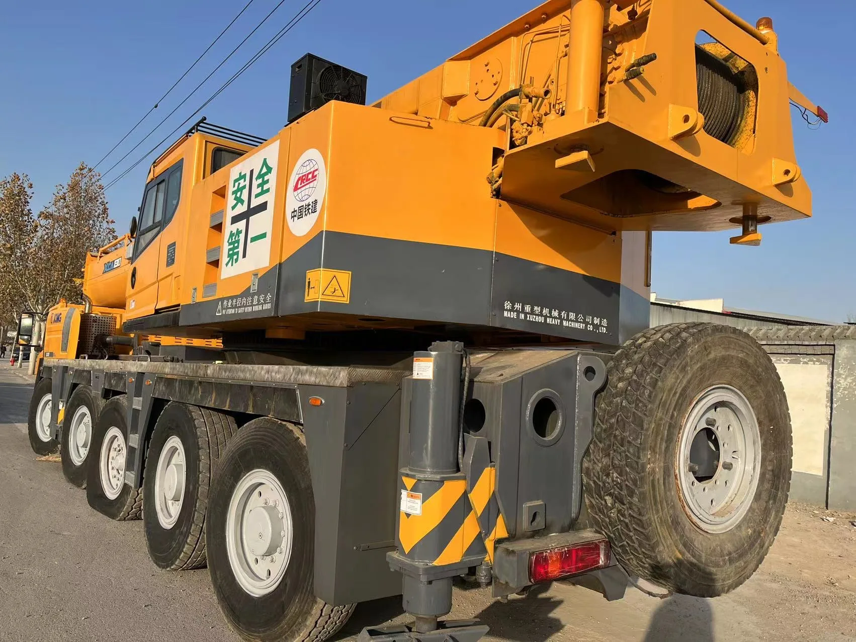 Factory direct sale 130 ton truck with crane Pickup Hydraulic 130 tons truck cranes