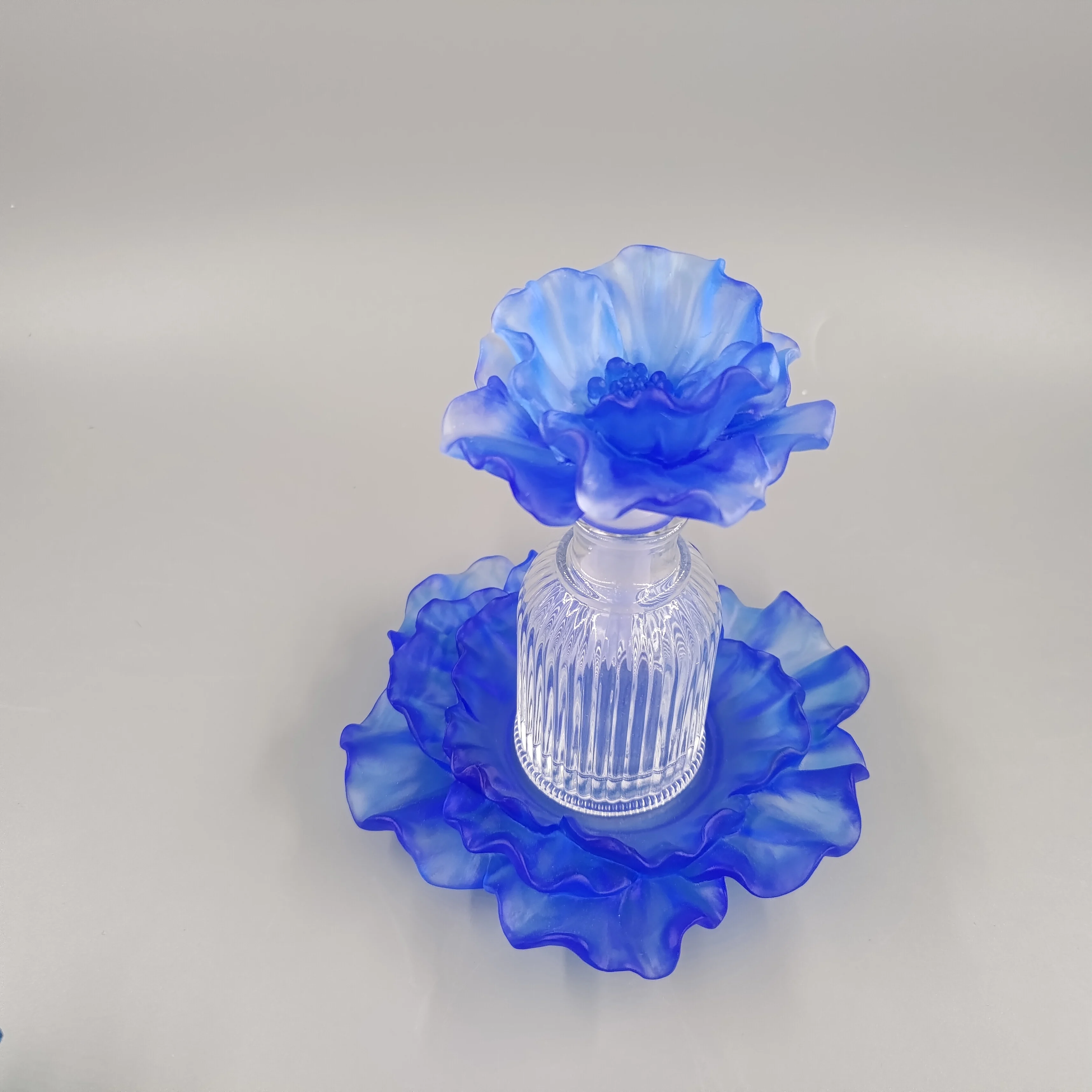 2021 Eurpoean style  handmade crystal glass flower bottle gift crystal perfume bottles