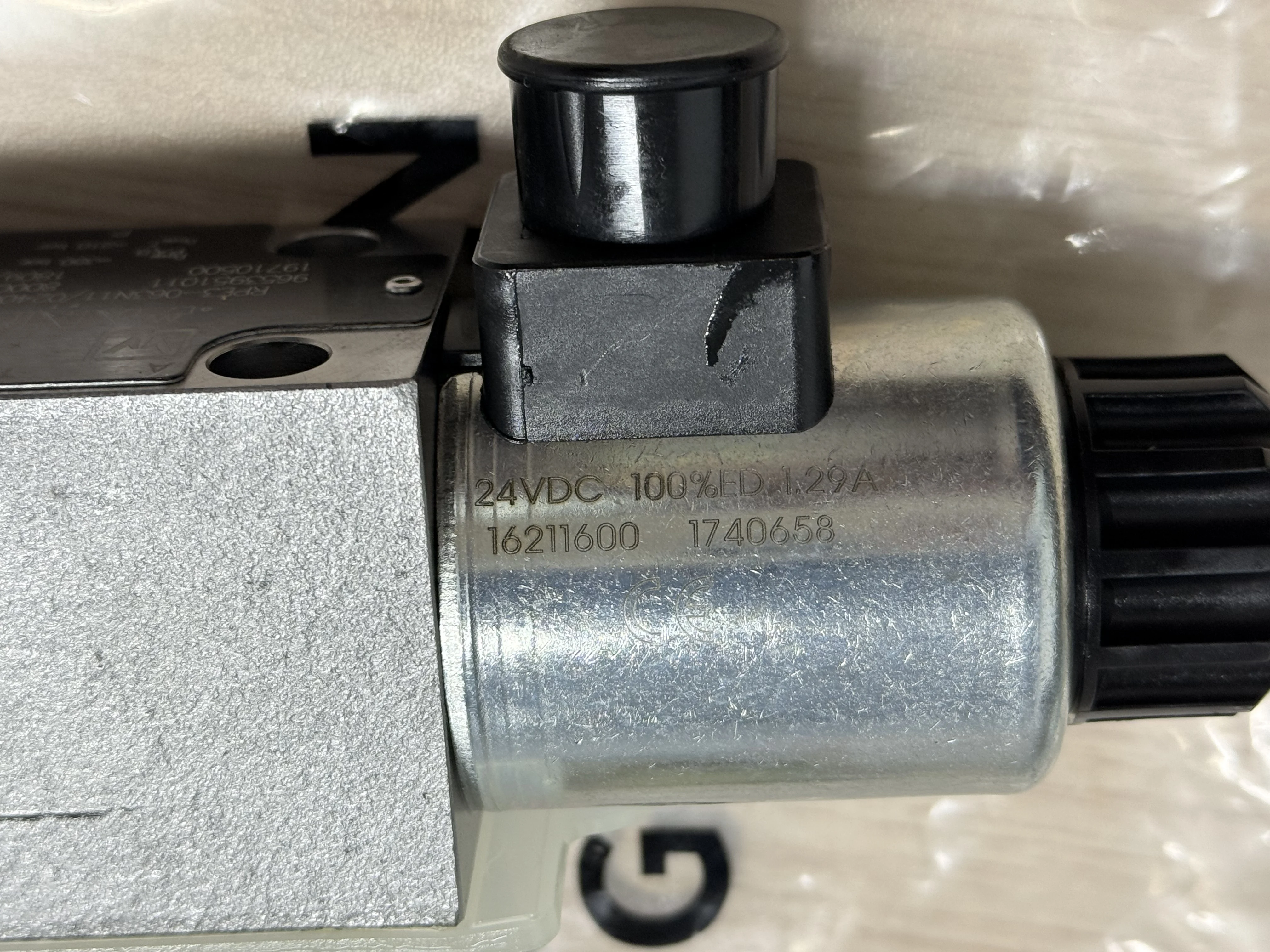 Original Hydraulic Pilot Solenoid Valve Control Valve Solenoid Direction Valve pn 9653951011