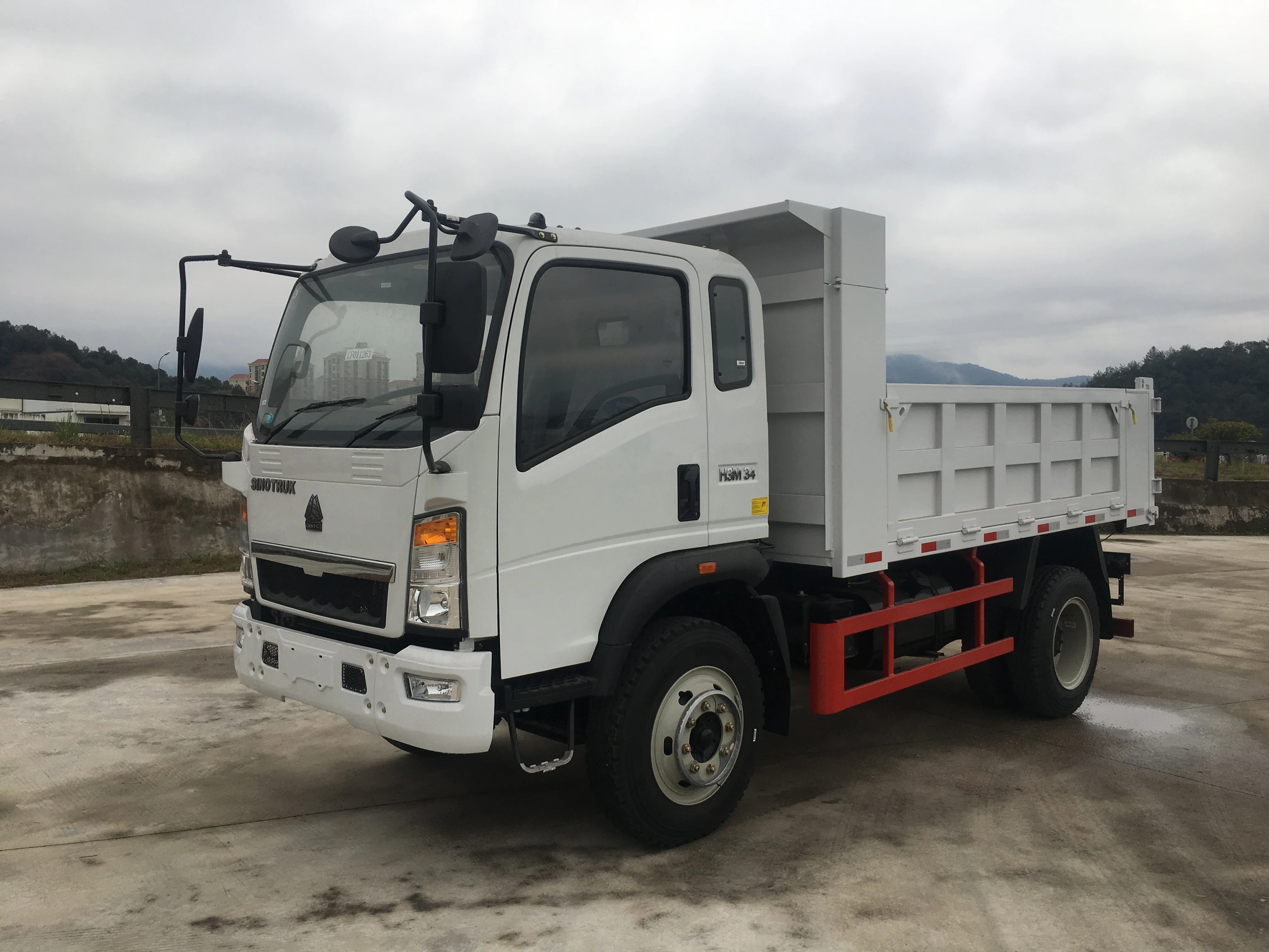 SINOTRUK HOWO 10 ton mini truck dump 10 ton dump truck 6 wheeler 4x4 tipper truck
