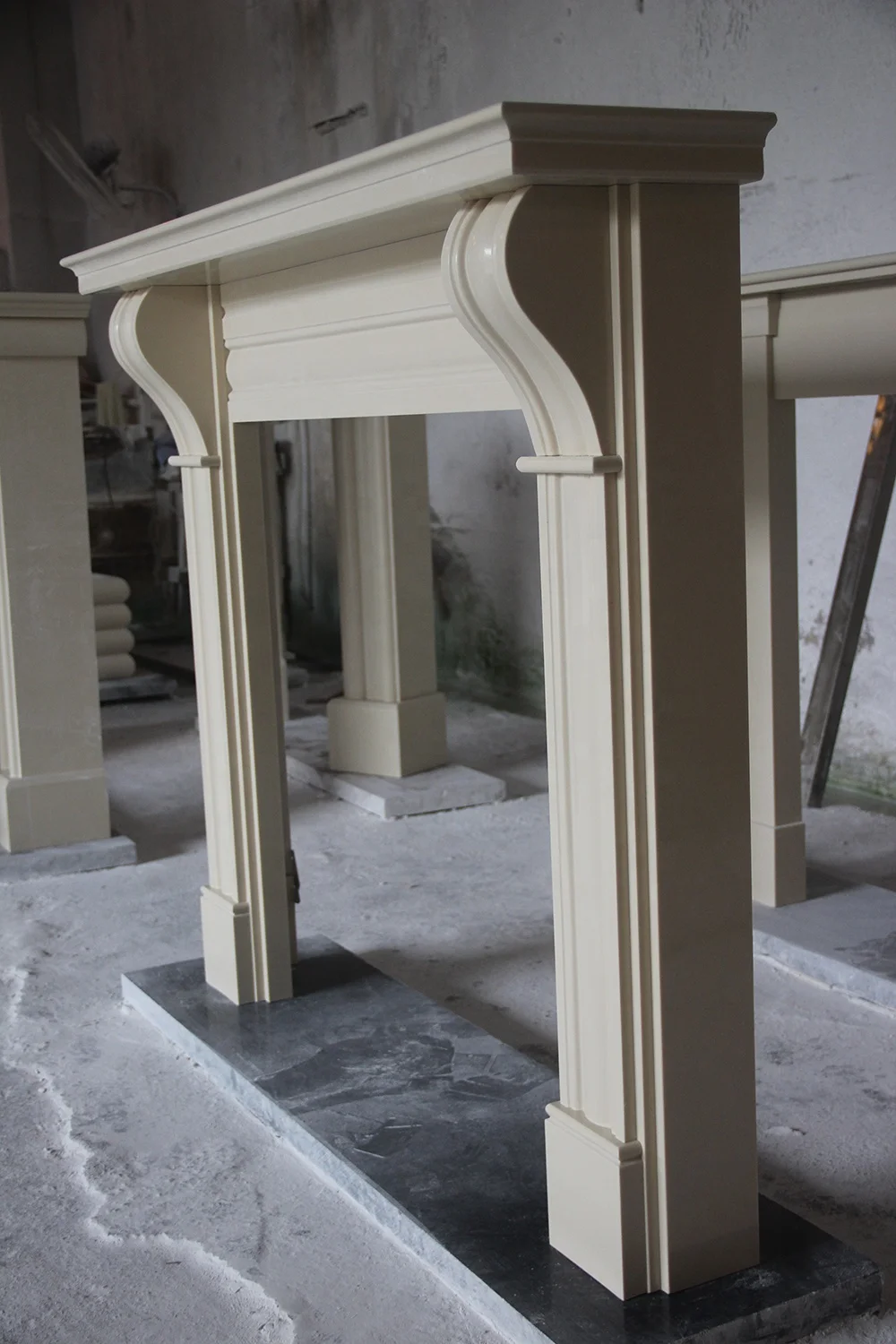Top Quality Irish Dublin Corbel in Crema Fiore Alpine White Micro Man Made Marble Stone Fireplace Surround