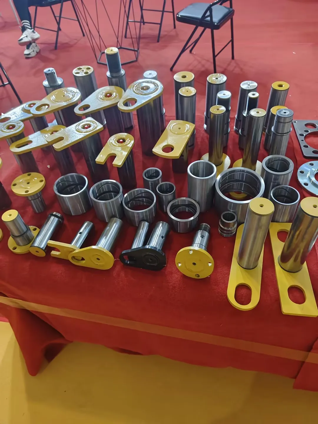 High quality at factory price wheel loader spare parts 330-1003018B 6108 cylinder head bolt
