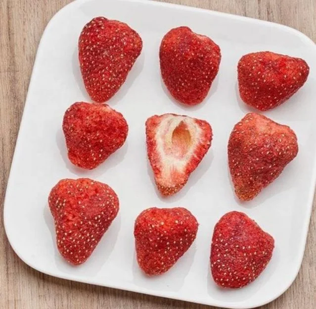 Оптовая продажа, чистый органический замороженный клубничный ломтик FD, цельные Клубничные фрукты