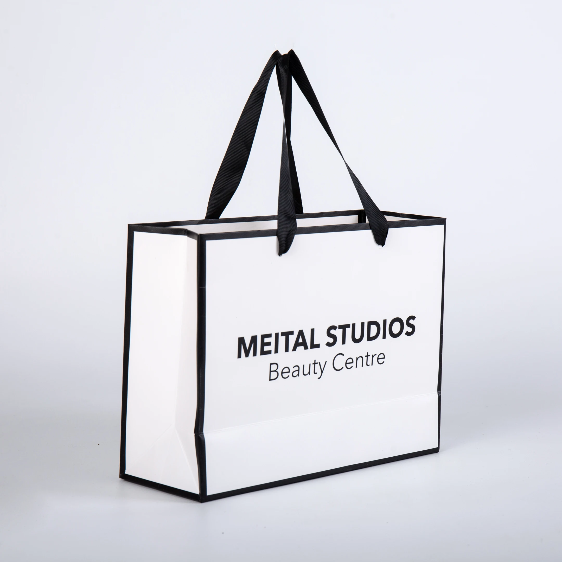 2023 New Wholesale Cheap Custom Sizes Portable Paper Bag Reusable White Paper Shopping Bags With Logos Custom Printing