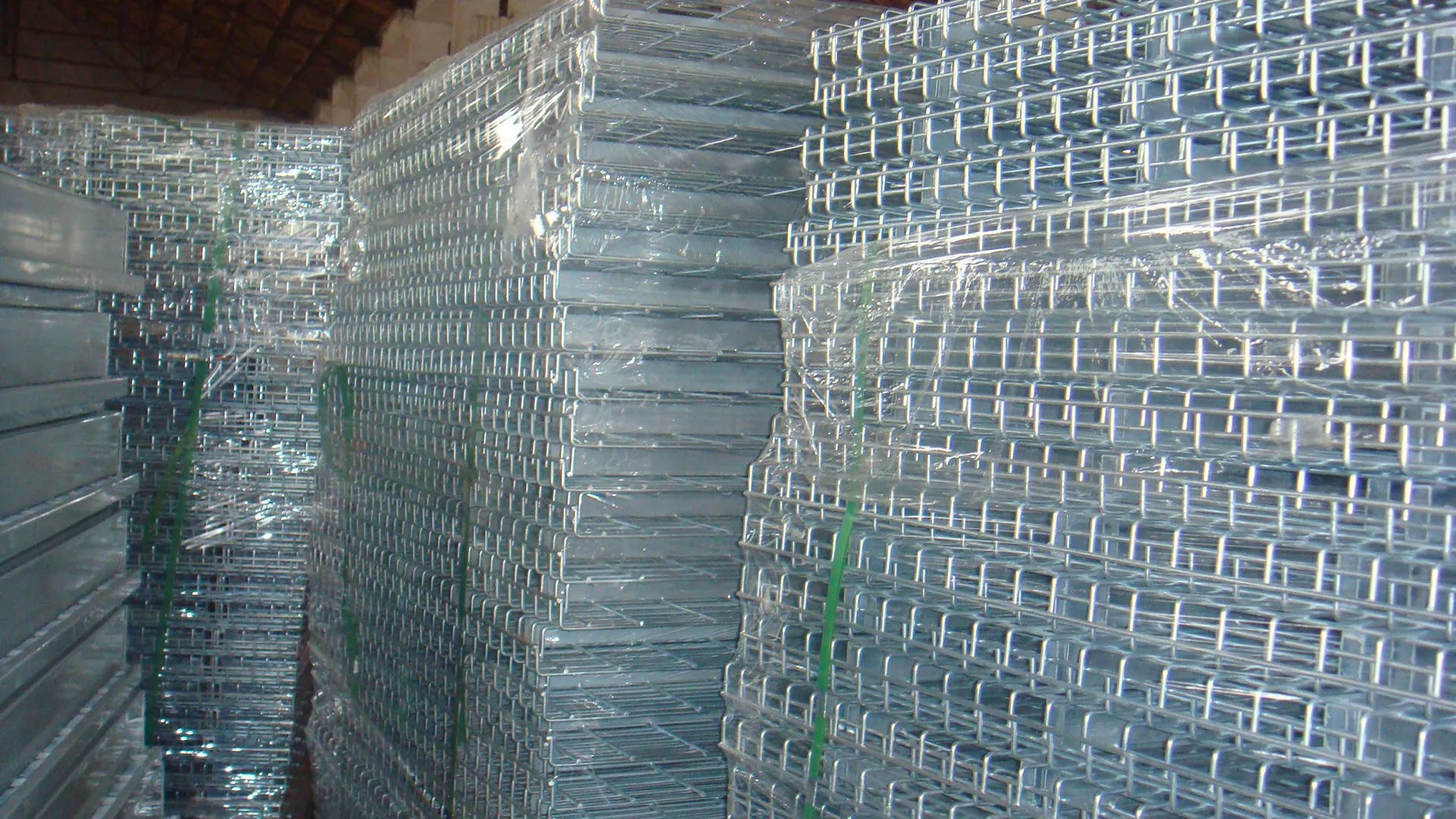 Wire decking for storage