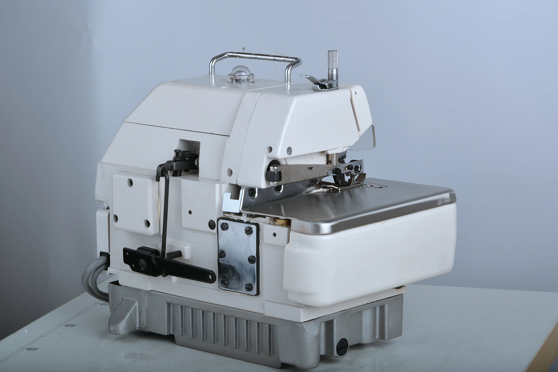 Hot Sale Hight Quality Medium Speed Overlock Sewing Machine