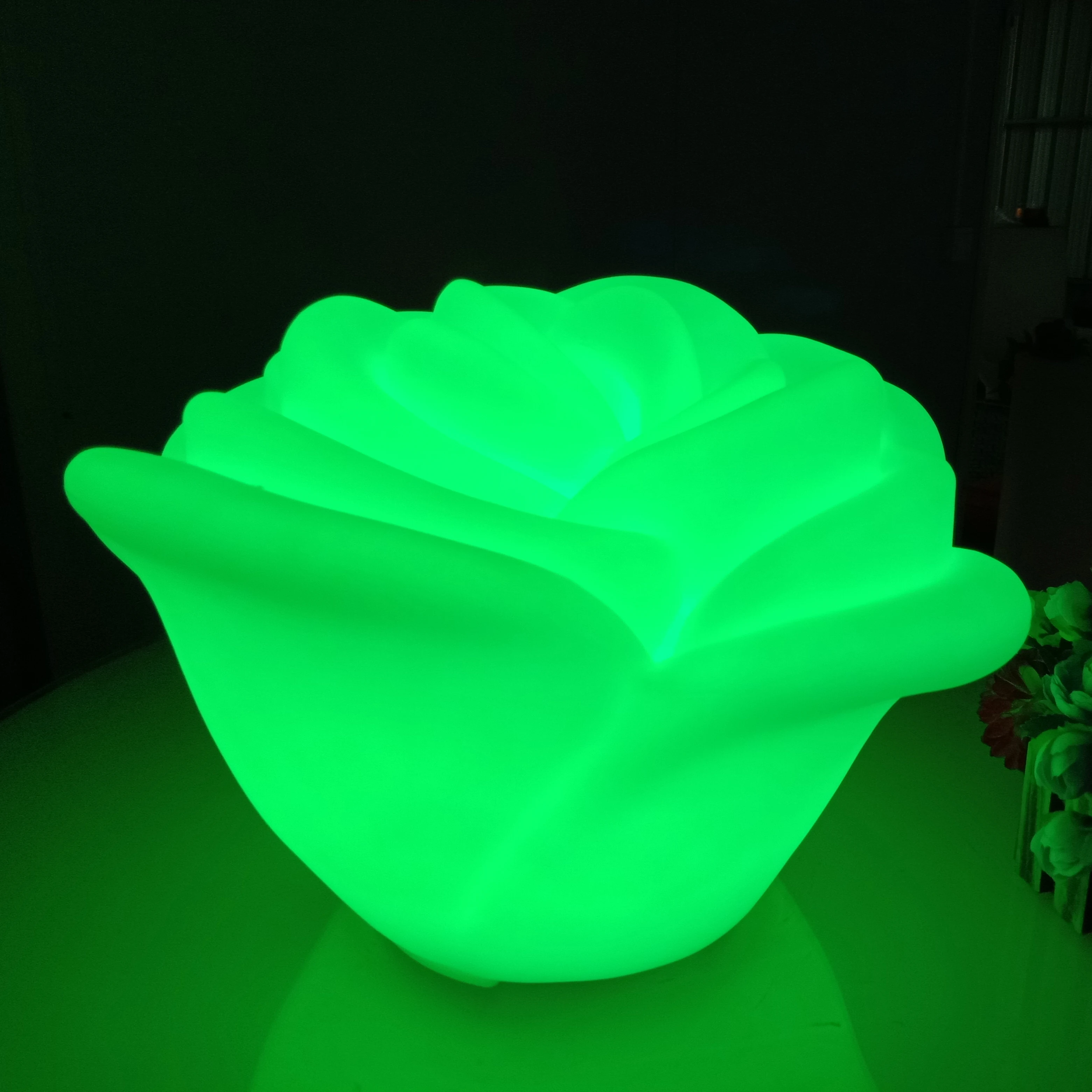 RGB Color Changing PE Plastic Waterproof Rechargeable Glowing LED Rose Shaped