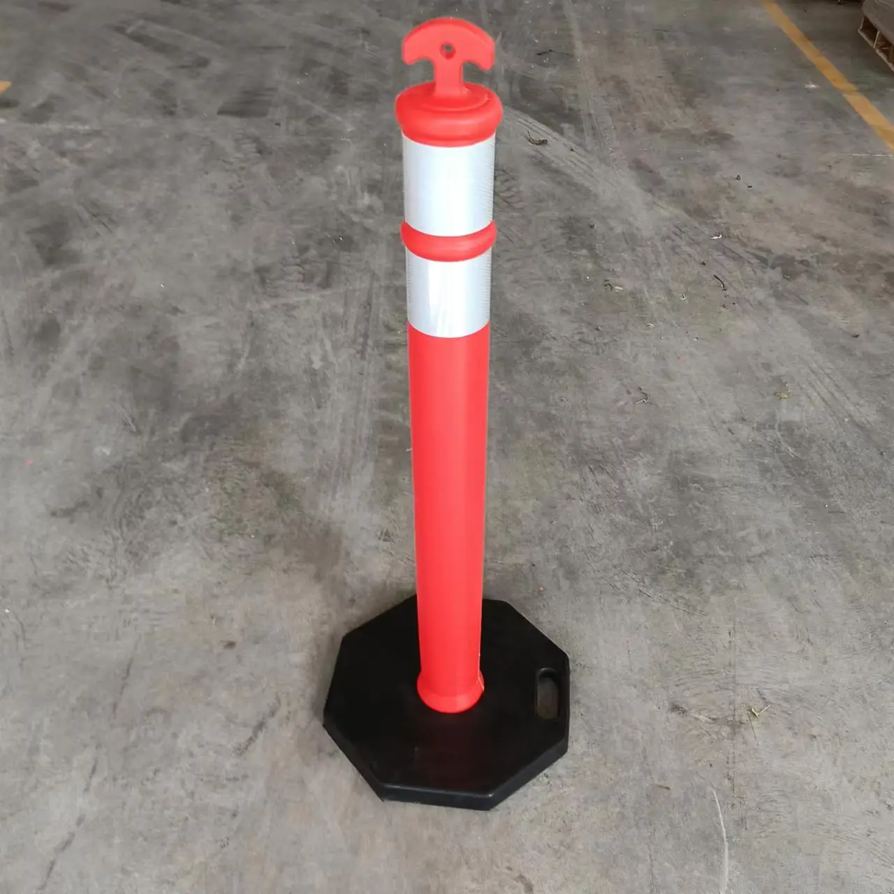 Дорожный конусный предохранительный барьер 42 дюйма с отражающими ошейниками и резиновой основой идеально подходит как стояночные стойки