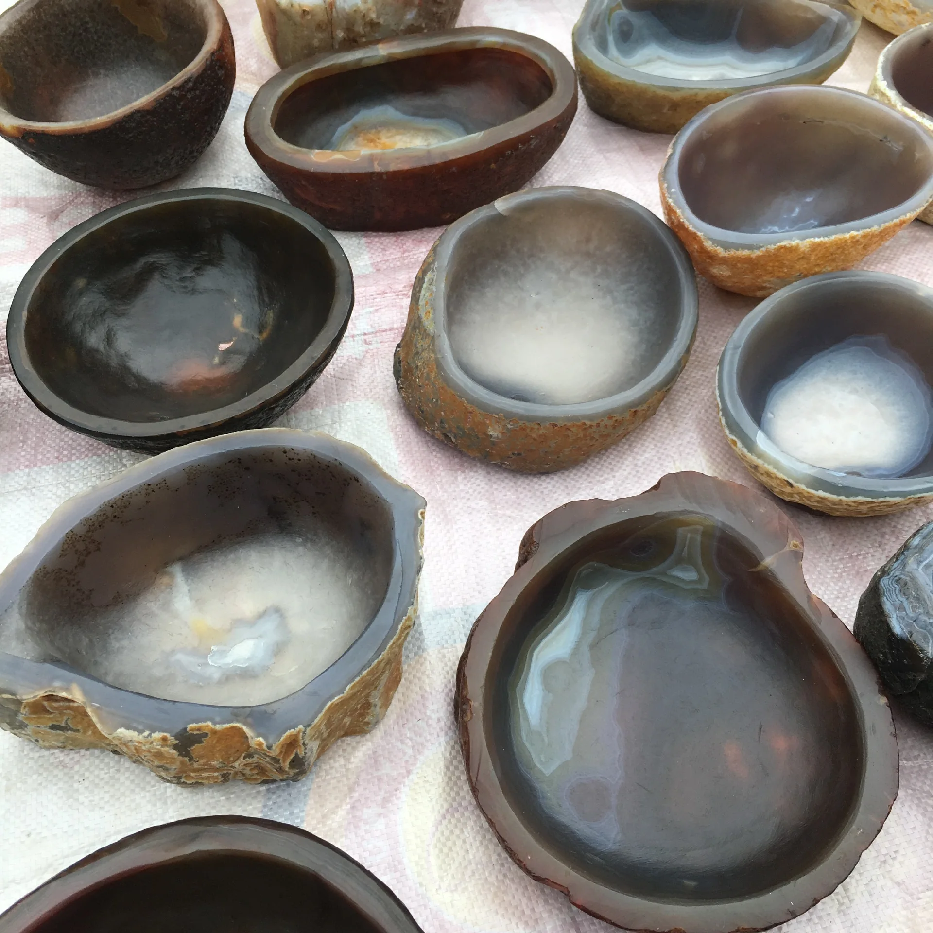 Natural Carving Bowl Agate Crystal Wine Glass Chalcedony Stone Tea Cup Agate Ashtray Crafts Crystal Gift Souvenirs