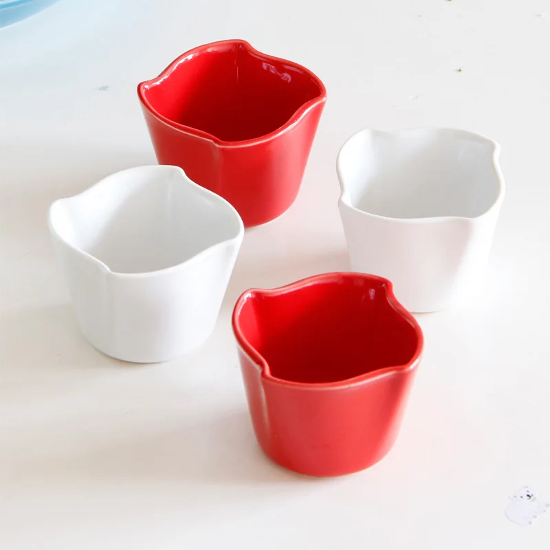Hot sale novel design flower-shaped ceramic red sauce dish sauce dish seasoning cup