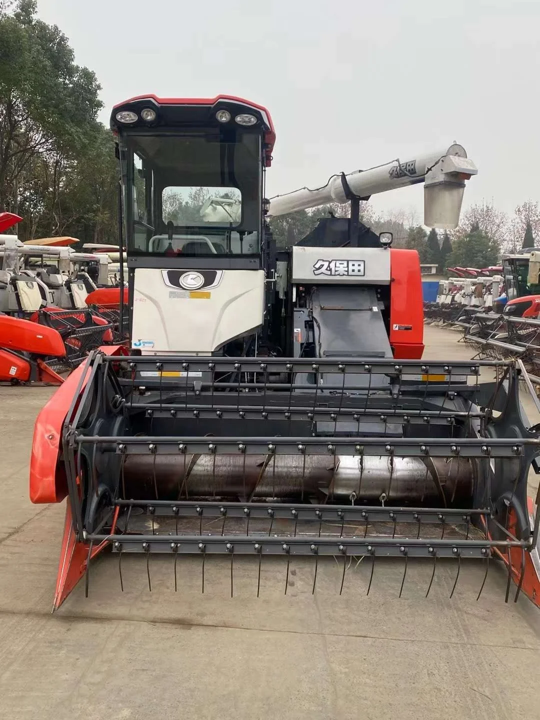 Hot selling massey ferguson 185 tractors mounted combine harvester dongfeng tractor with low price