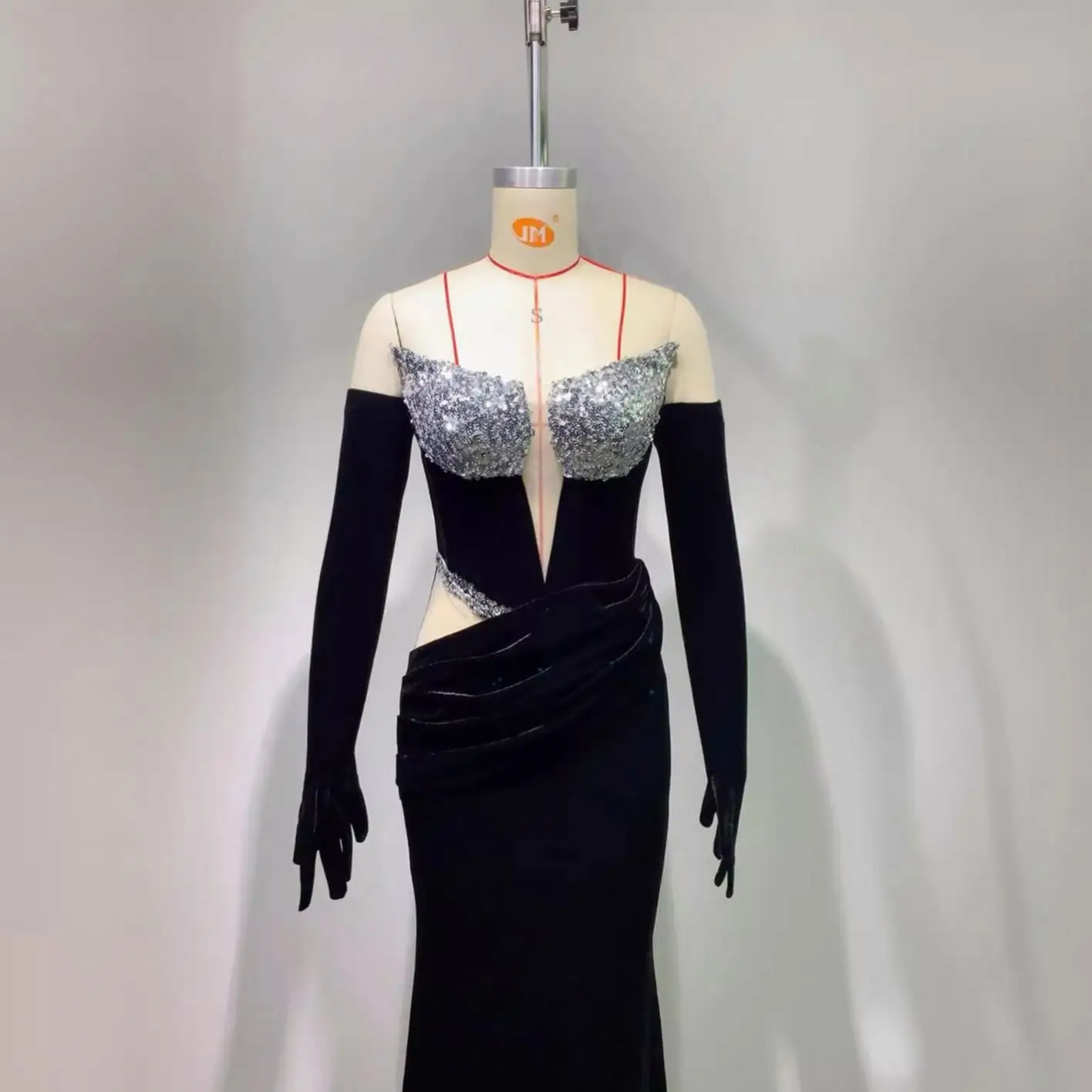 Cross-border fashionable gloves silver paillette hollow low-cut velvet tube top dress elegant graceful dinner dress