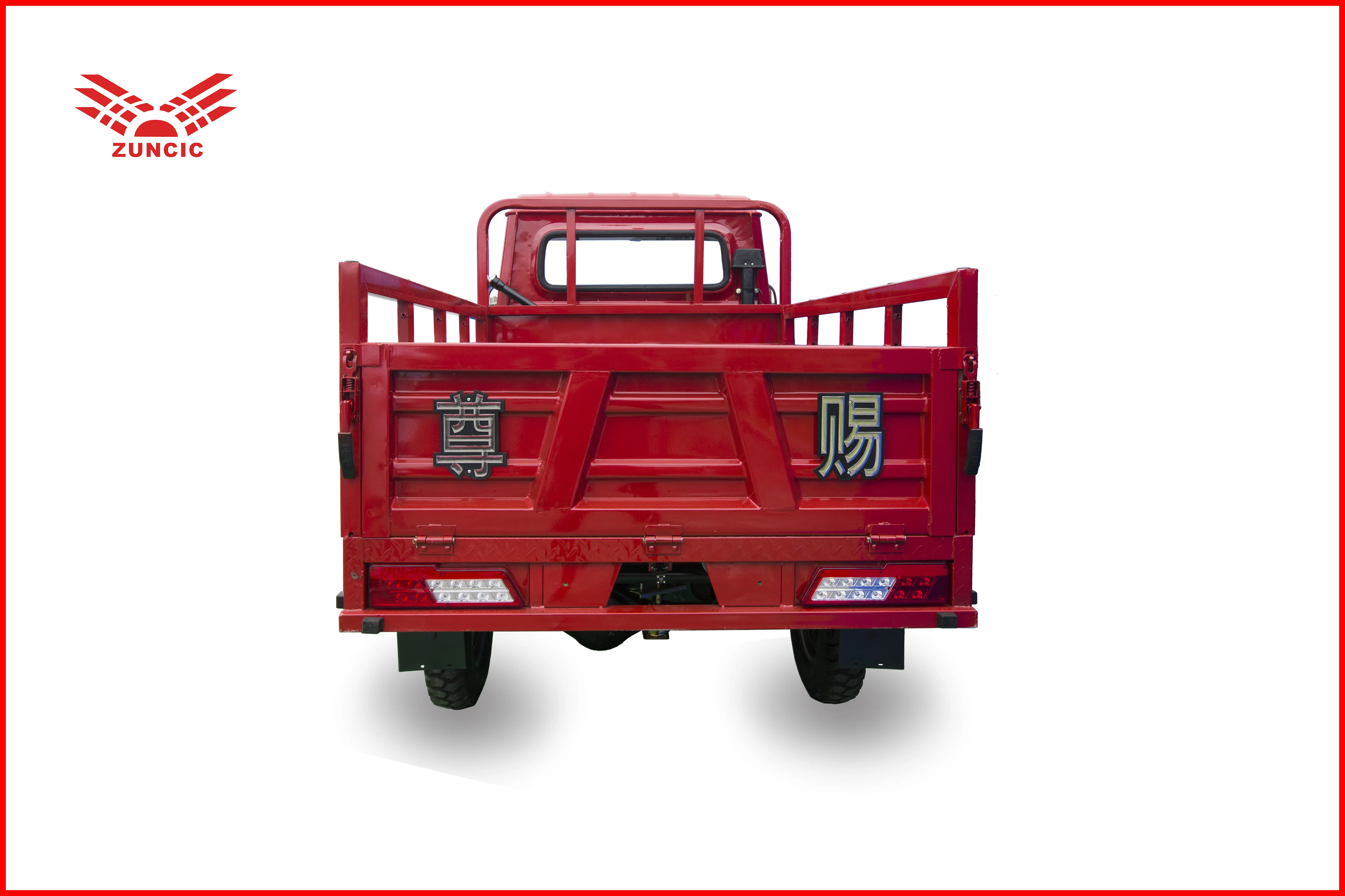 Моторизованный трехколесный грузовой мотоцикл с закрытой кабиной для взрослых