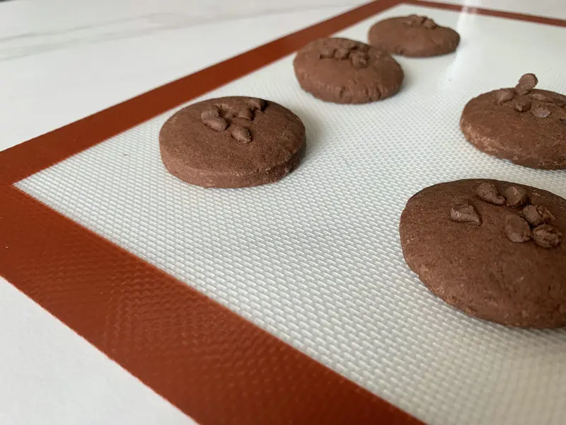 Manufacturer 29.5*42cm professional food safe grade heat resistant non stick silicone baking mat