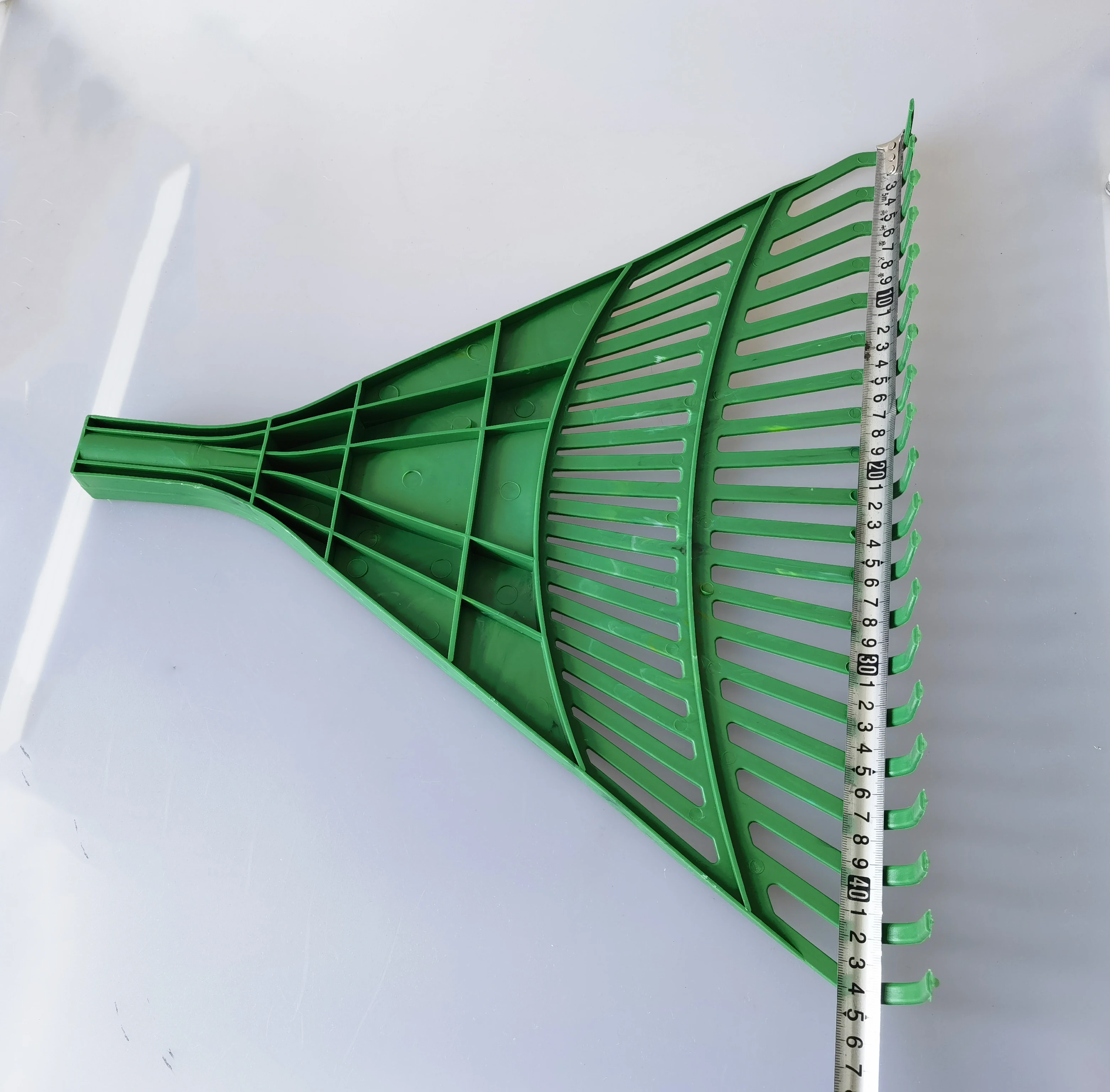 plastic garden rake  20 tooth green gardening lawn leaf rake good  quality yard plastic rake with wood handle