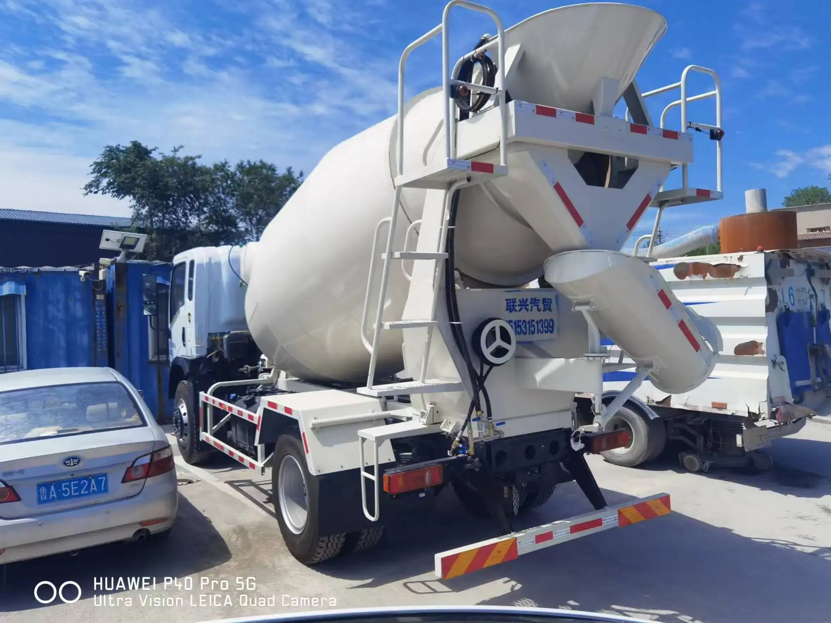 6 Cubic Meter Portable Concrete Mixer Truck For Sale With Self Loading System And Cement Transport Capacity