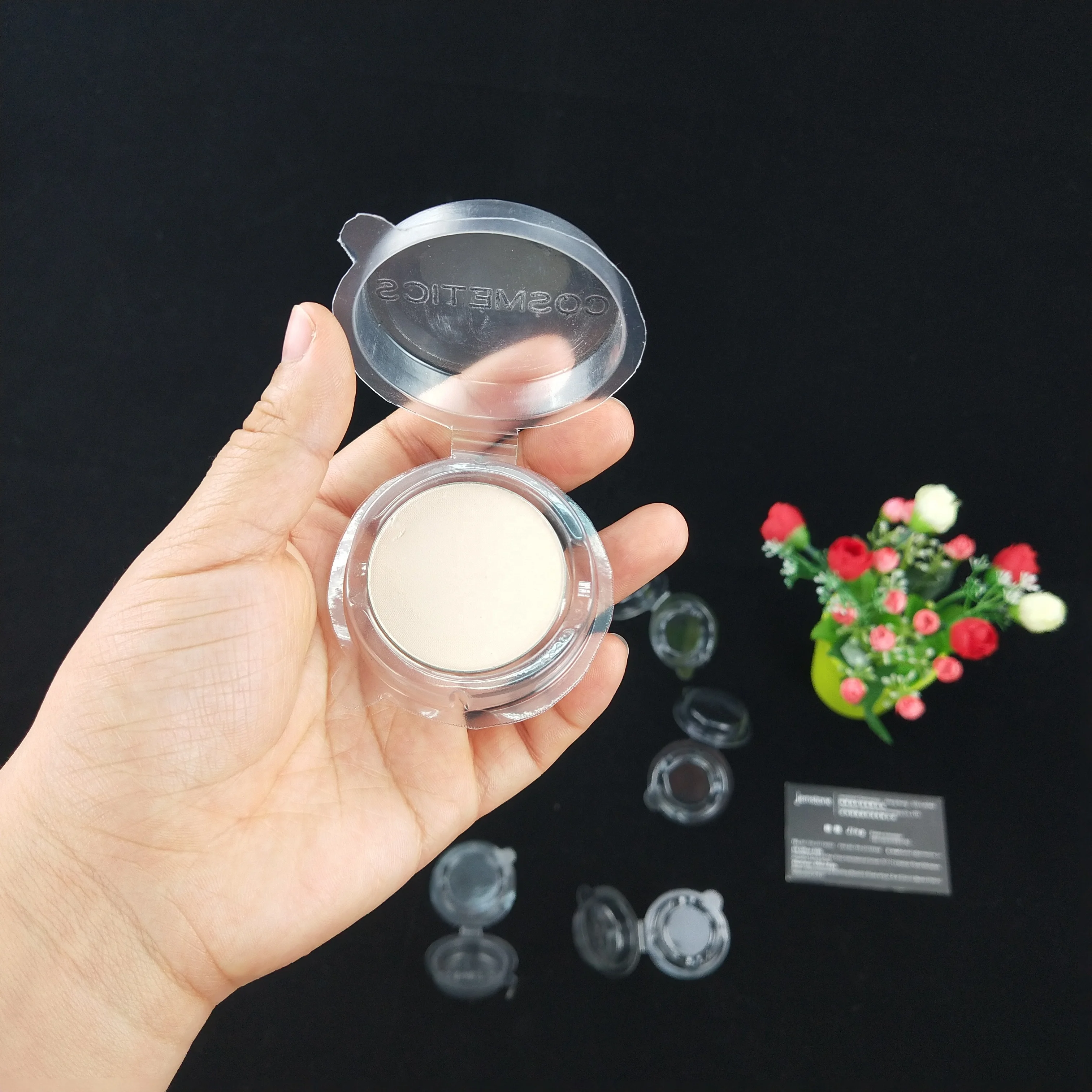 
Customized Logo Small Round Eyeshadow Plastic Clamshell Packaging 