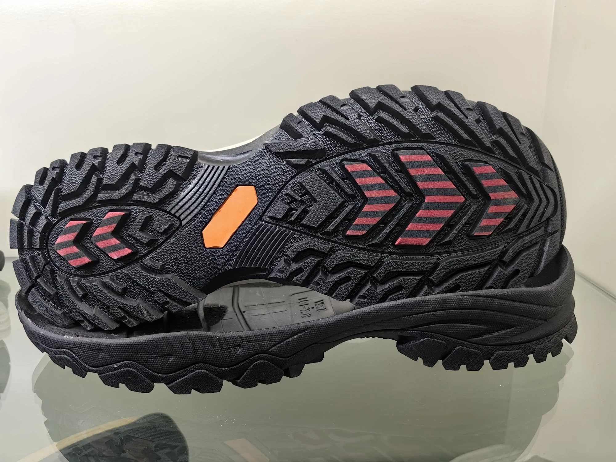 Factory newly technology ice surface anti-slip fiber hybrid rubber RB+MD ice surface anti-slip outdoor sole
