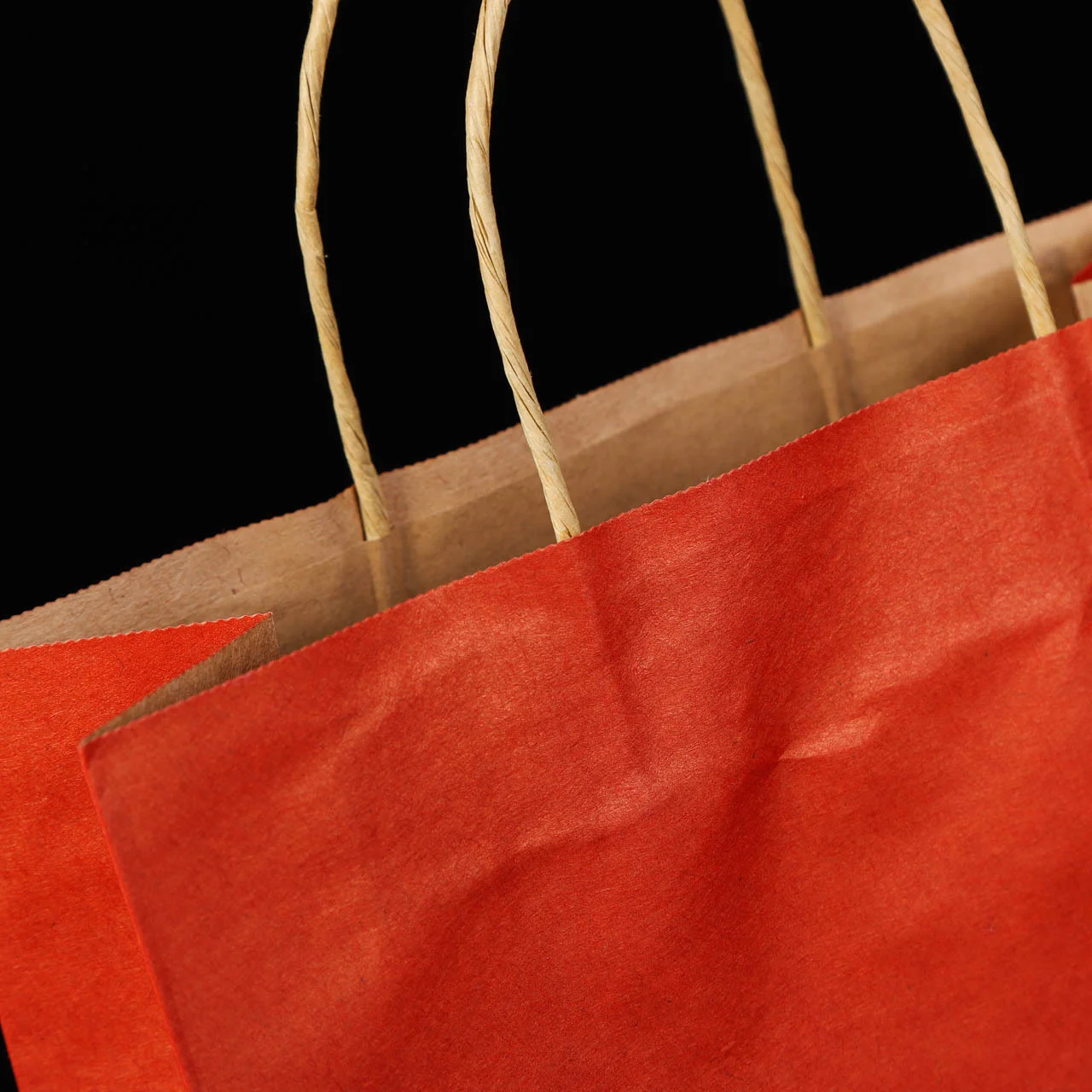 China Manufacturer wholesale custom logo kraft paper gift bag with rope handle