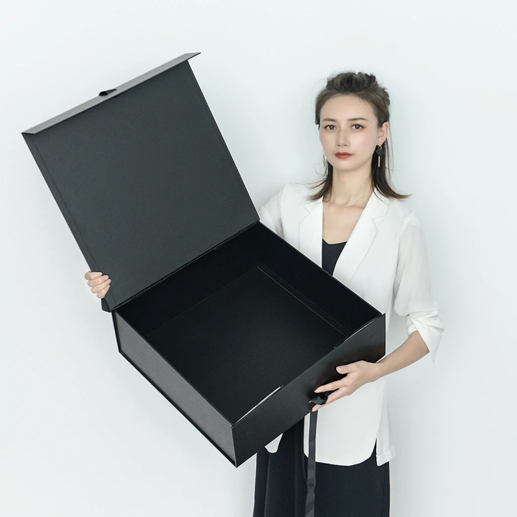 Manufacturer Deluxe Rigid Big Size Paper Folding Carton Presentation Dress/Clothes/T-Shirt White Magnetic Gift Box Packaging