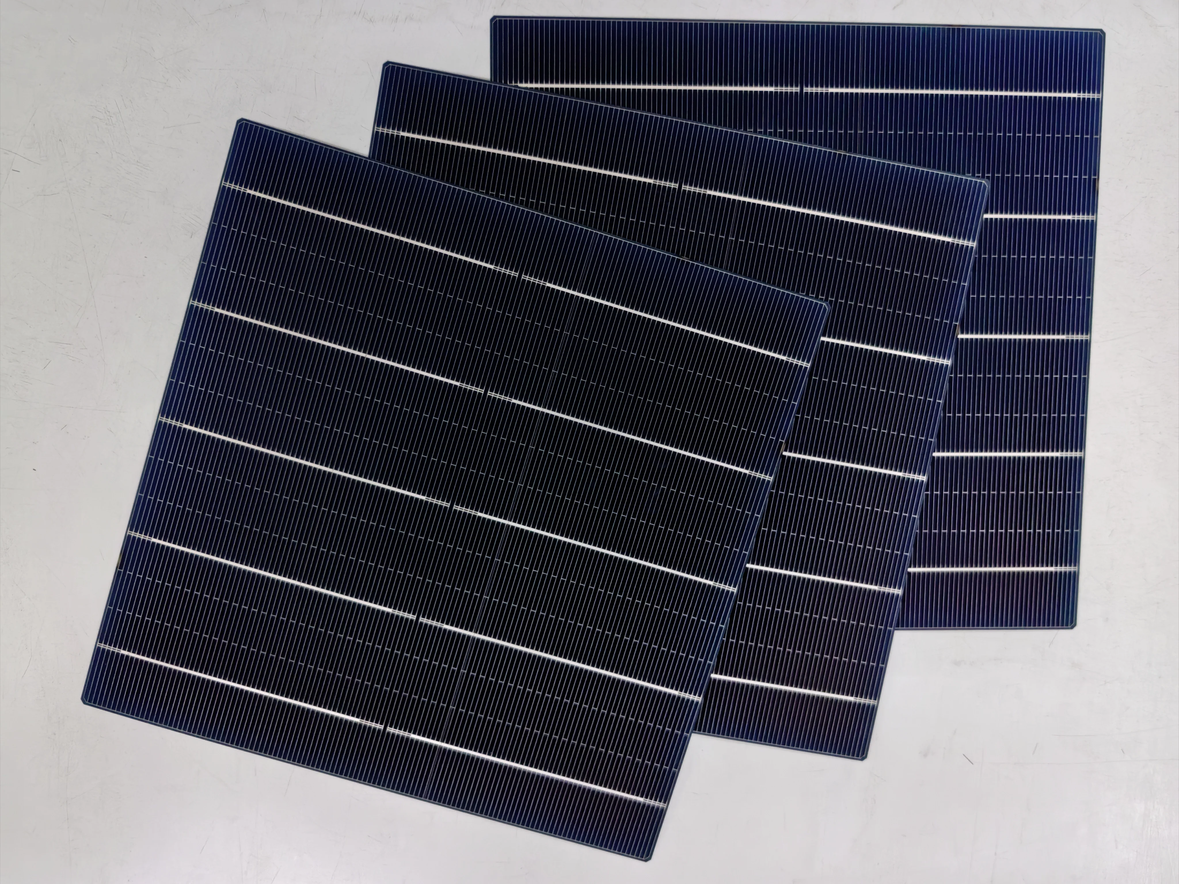 High Efficiency a Grade 5BB Mono Solar Modules 156.75mm with PERC Technology Made from High Quality Monocrystalline Silicon