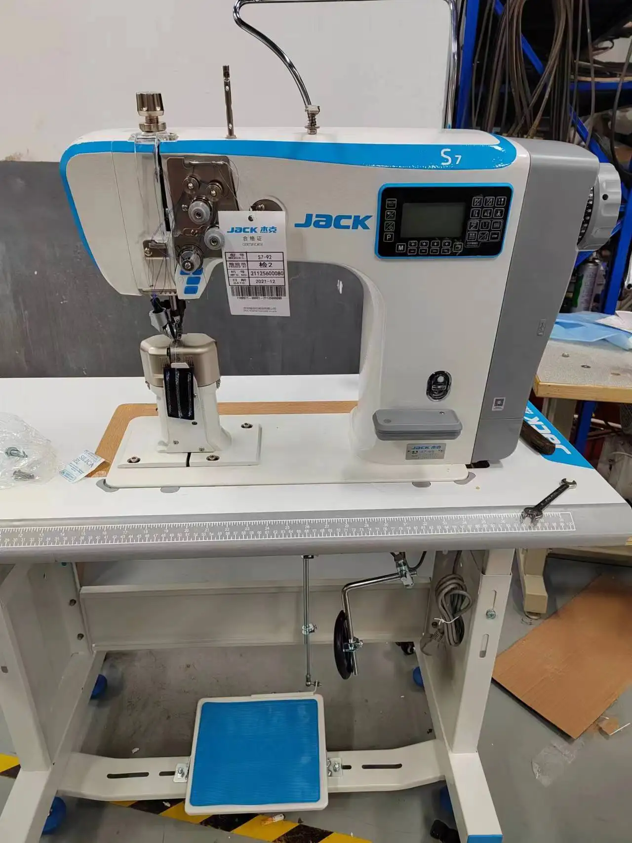 New JACK S7 Digital Post Bed Lockstitch Machine Roller Feed Industrial Sewing Machines