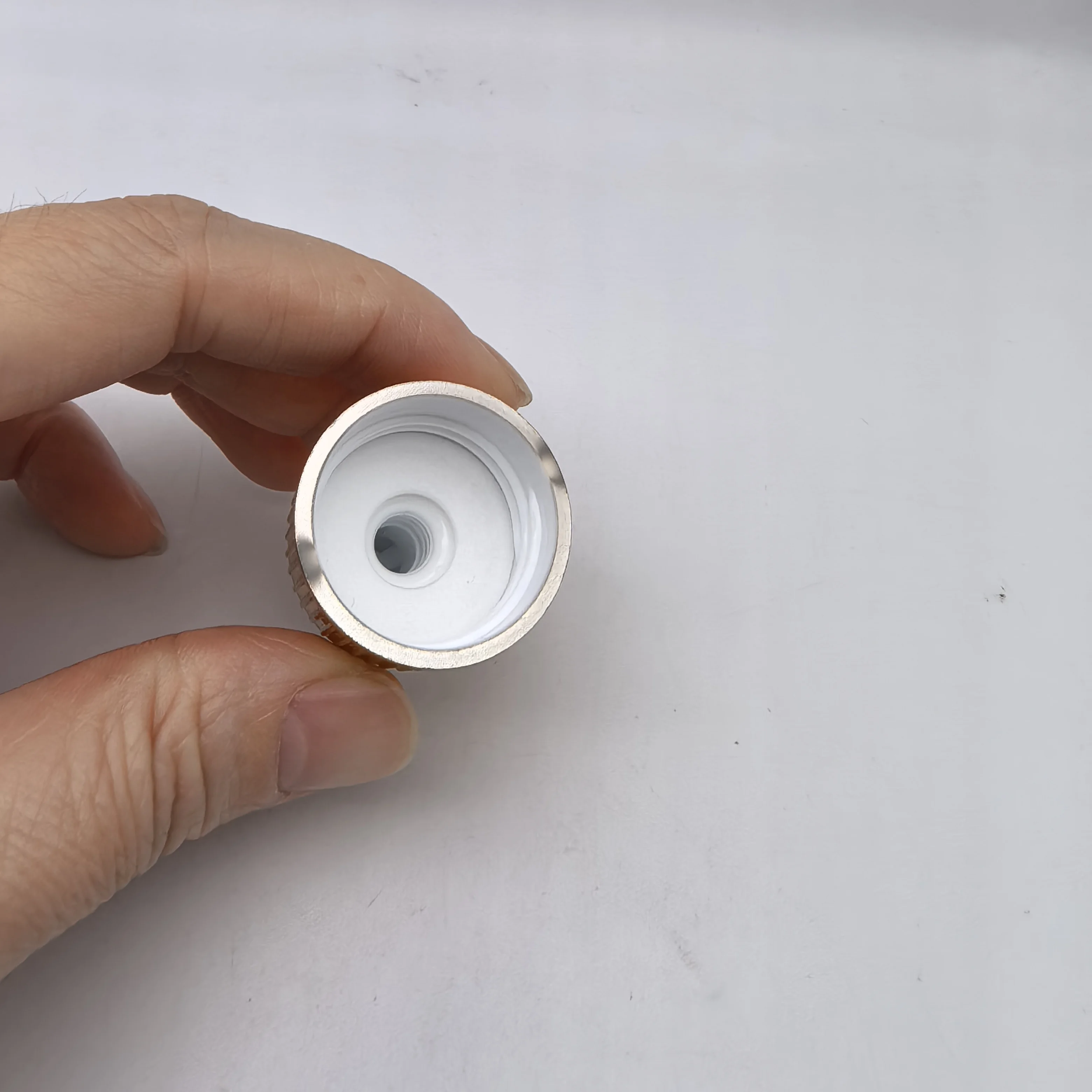 24-410 gold UV twist cap for squeeze bottle