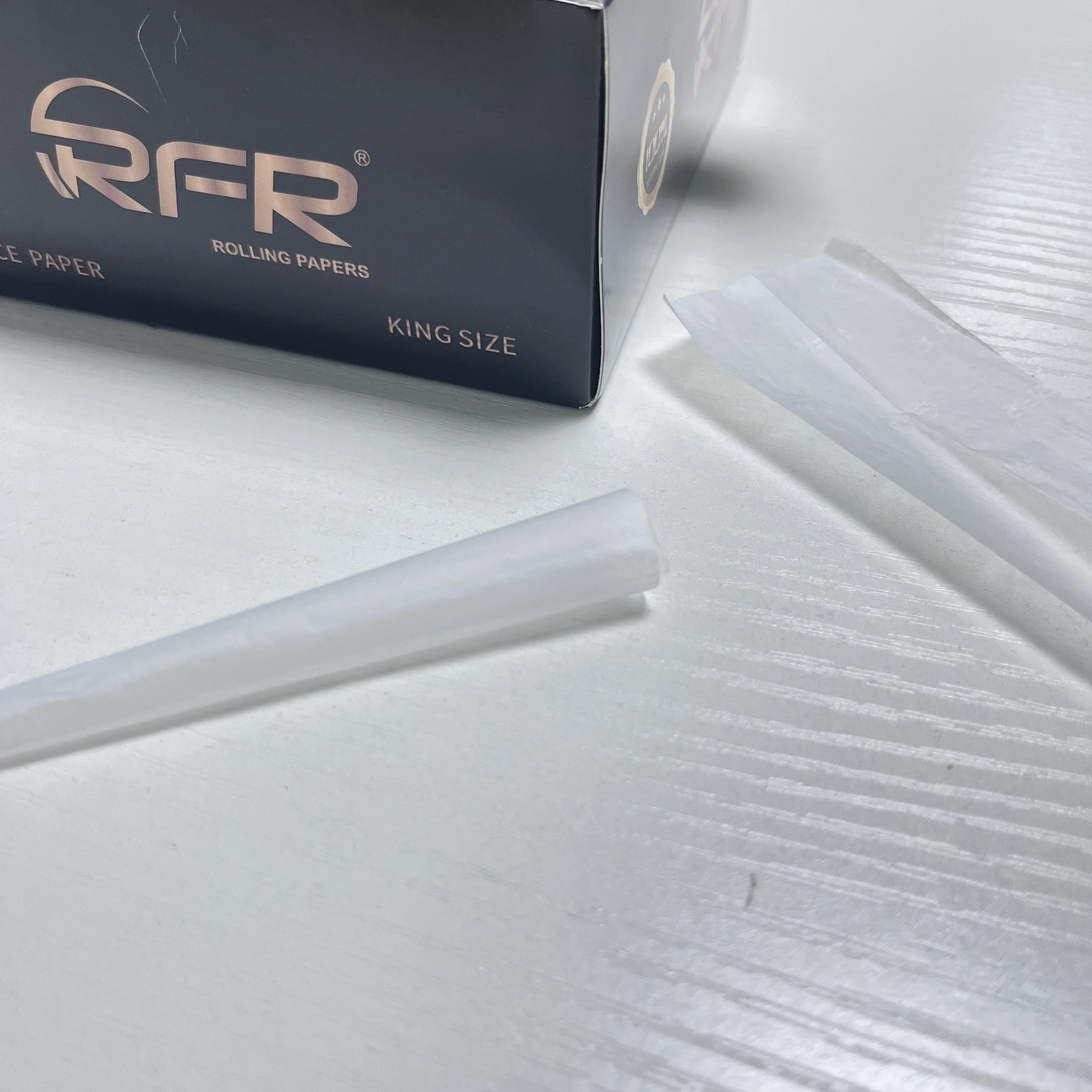 Classic Sm0king Brown Slim Smoking Paper Roll 33 Leaves Rolling papers and Smoking Cigarette Accessories