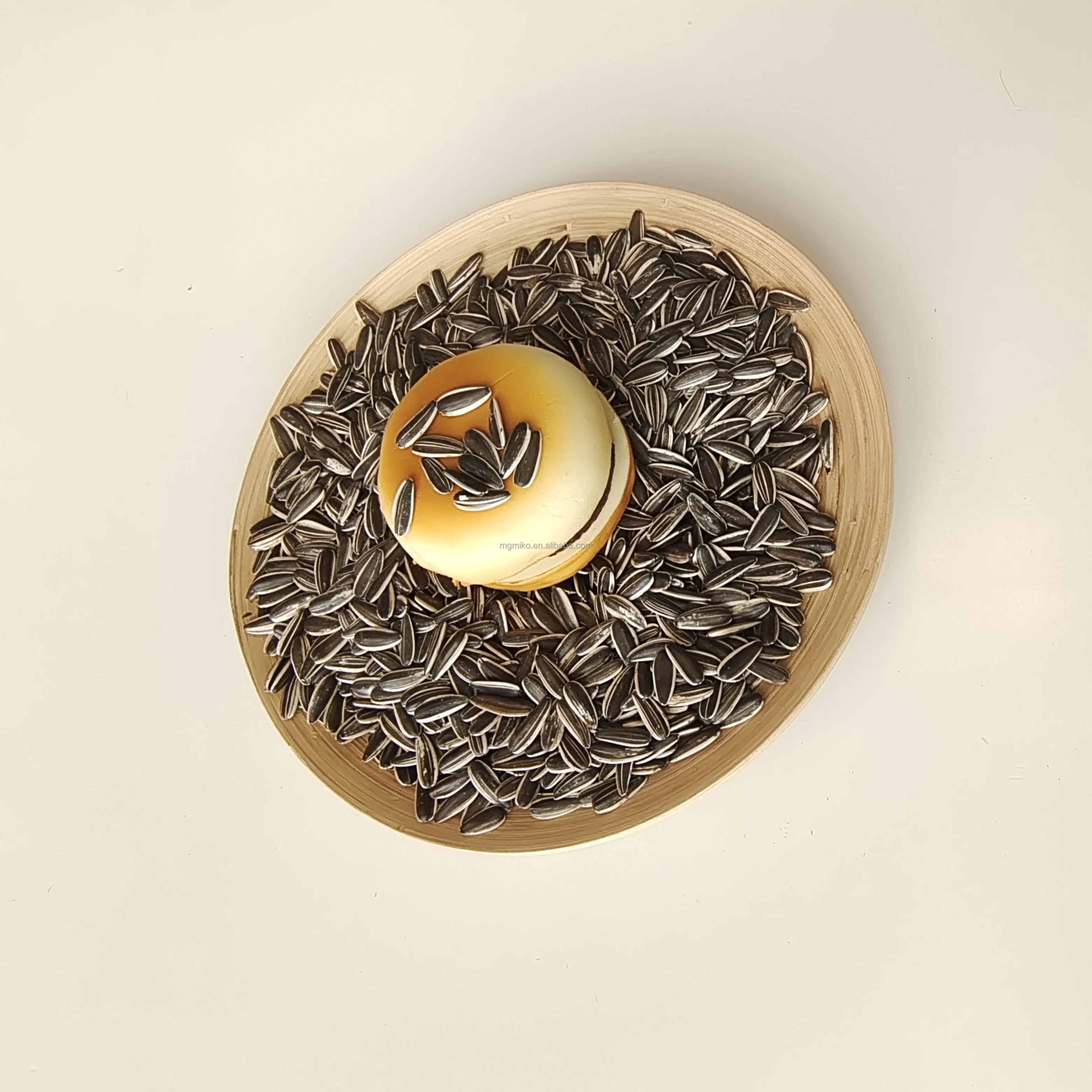 Chinese Inner Mongolia factory wholesale stripe  price per ton sunflower seeds 363 361