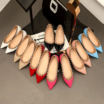 Женские туфли из натуральной кожи, на плоской подошве, с заклепками, размеры 34-43