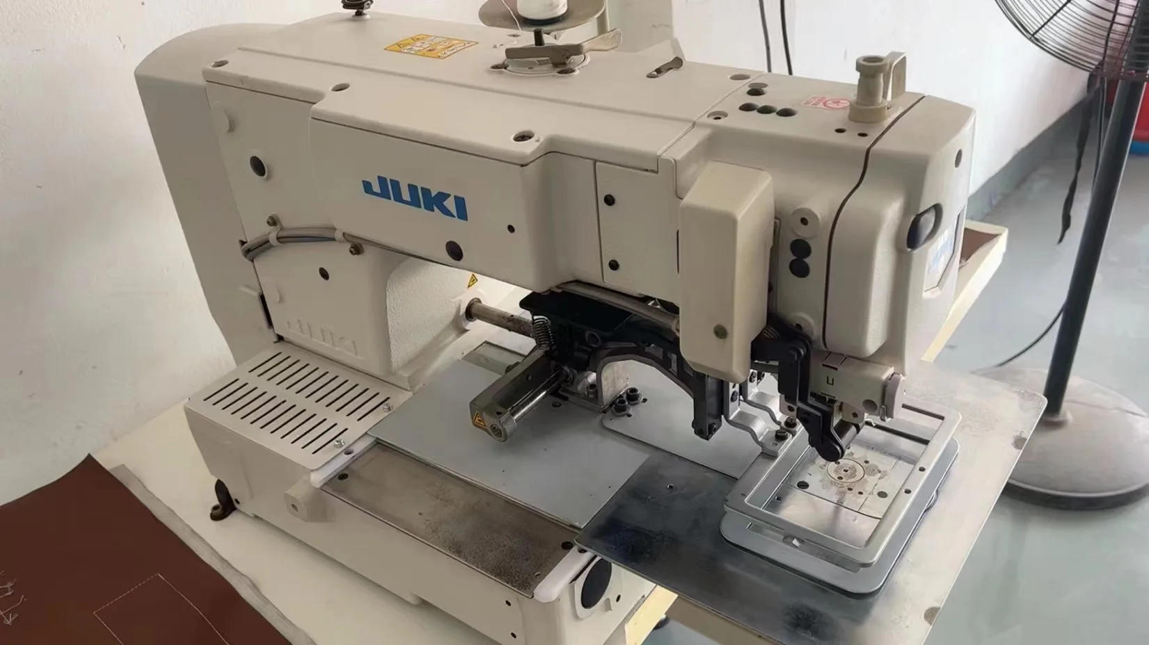 New Technologies Jukis AMS 210 Series Sewing Machine Computer Controlled Cycle Machine With Input Function