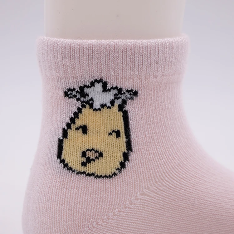 Foshan suppliers daily sports elegant cotton kids socks with non skid grip for children