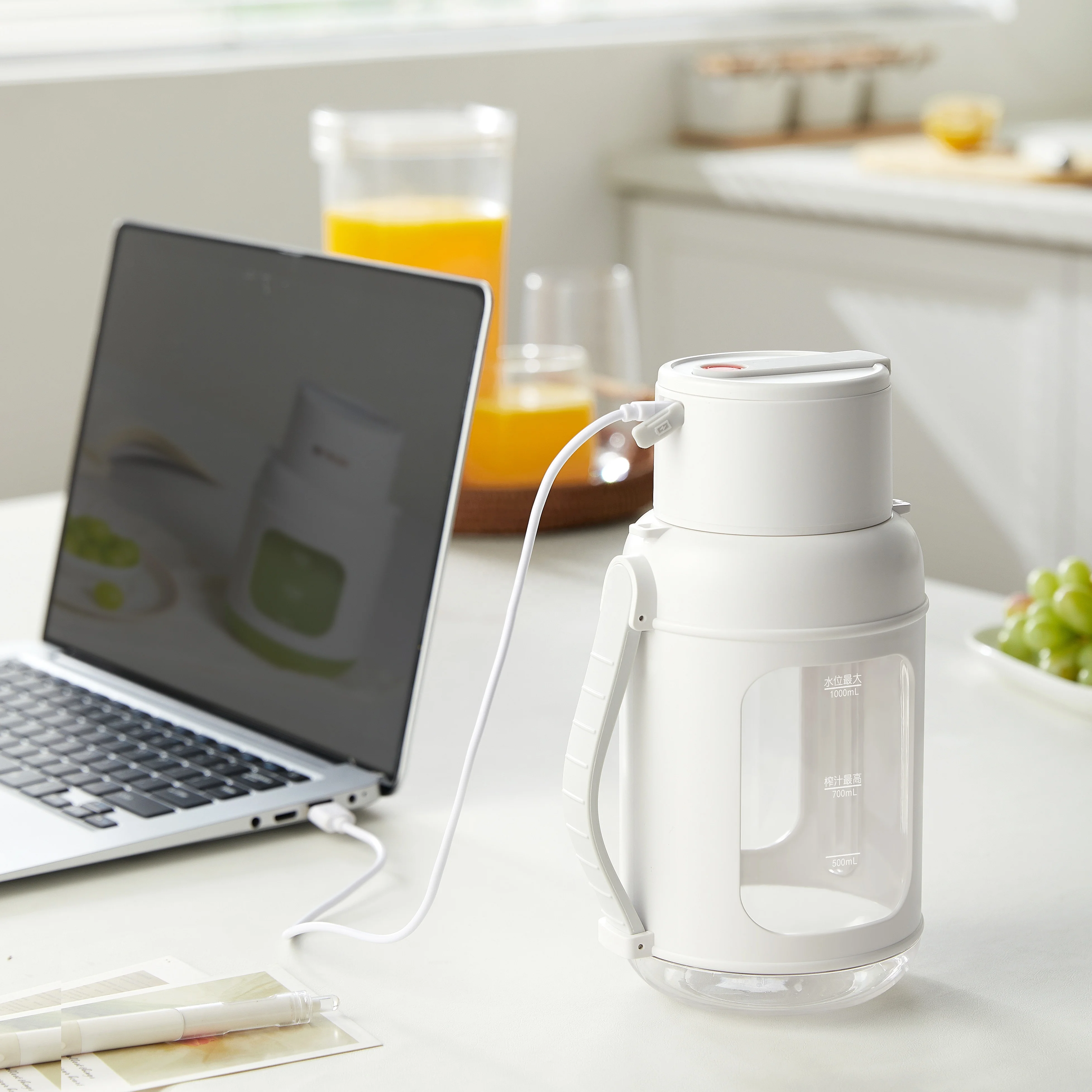 Customized New Design Portable Rechargeable Fruit Blender Electric Fruit Juice Usb Outdoor Portable Juicer Blender