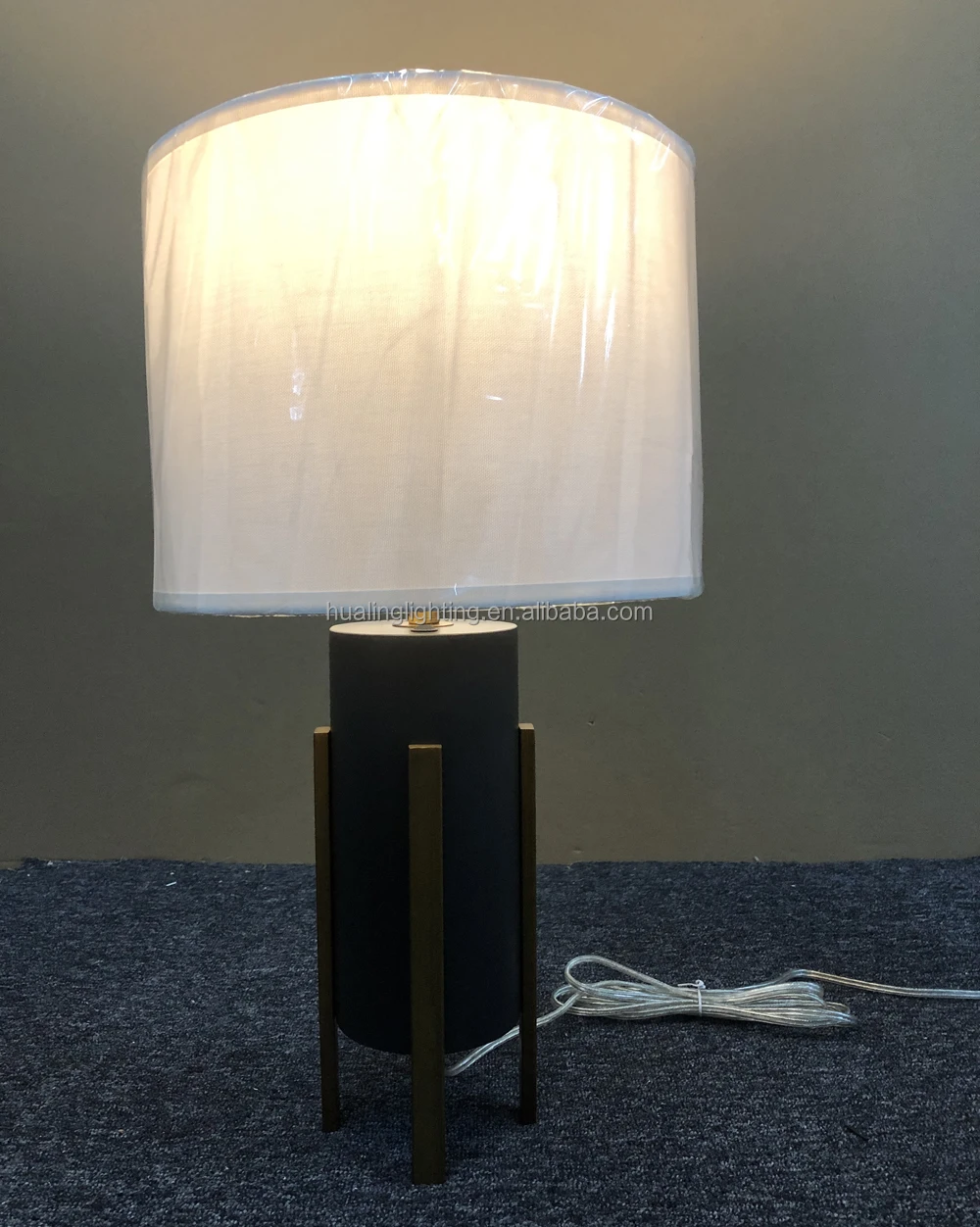 UL listed Sheraton by Marriot  modern interior motel hotel 3 legs nightstand table lamp X-300