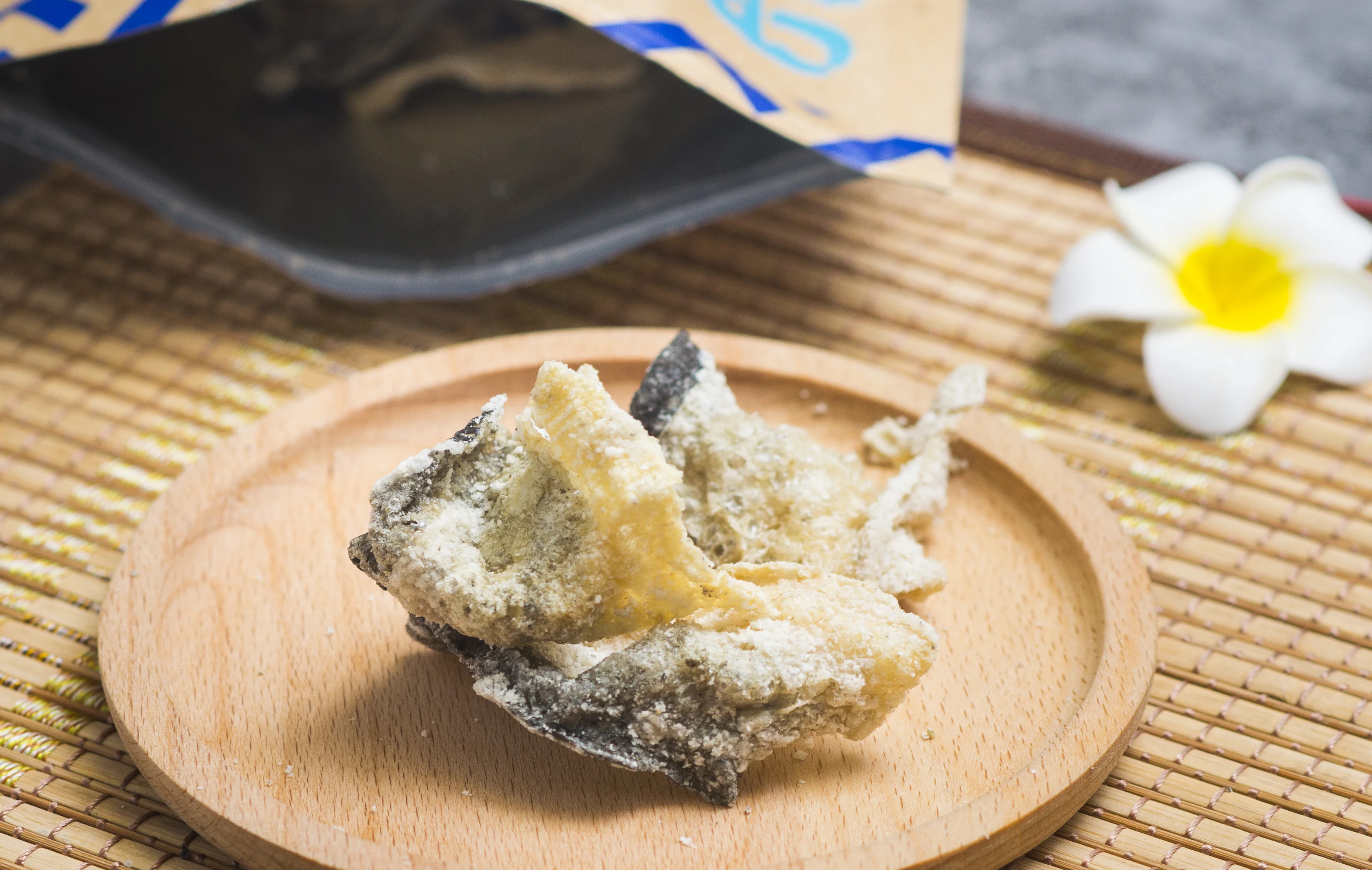 
OEM salted fish skin snack- fried fish skin wholesale good price and large packing 