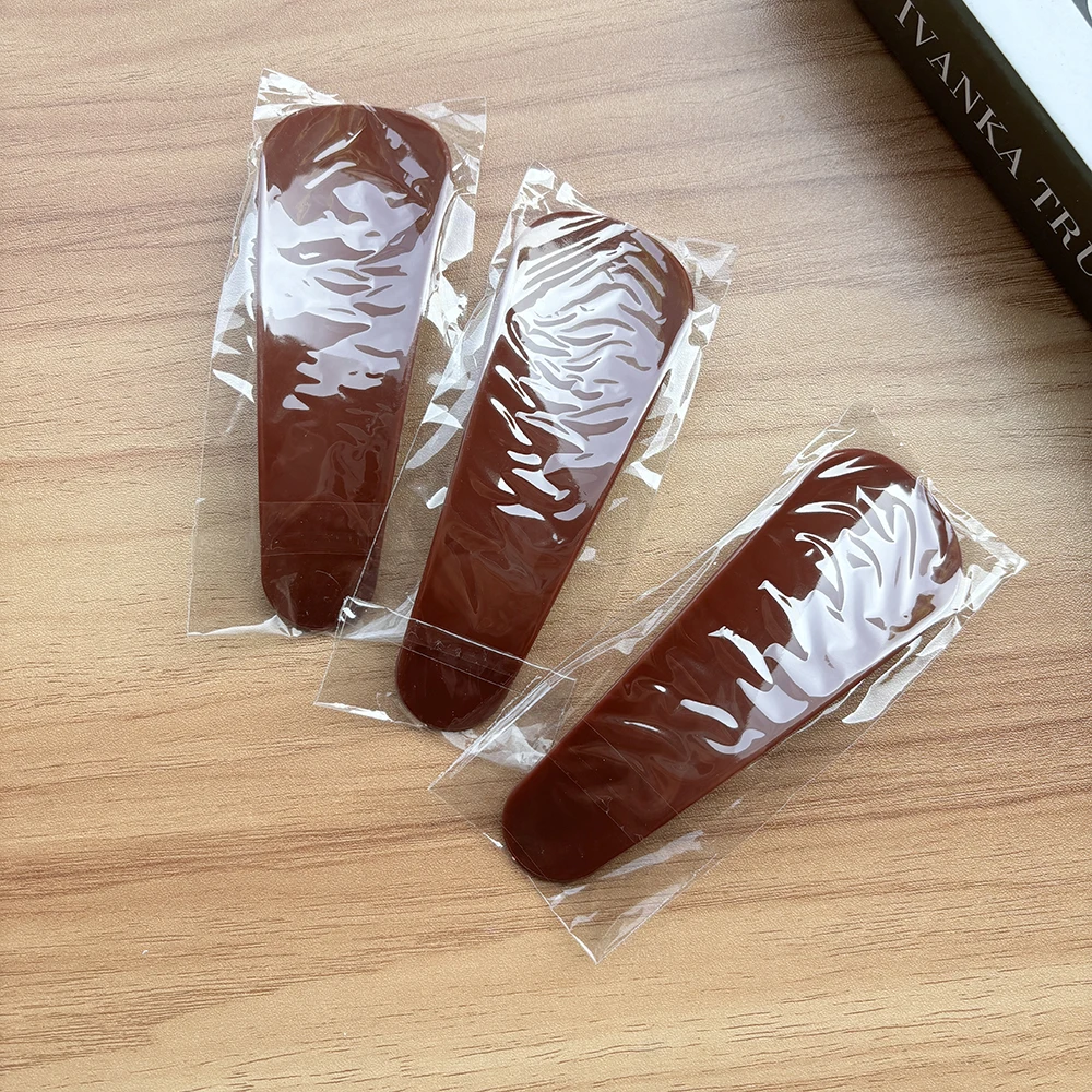 11.4cm in length Compact Portable Plastic Shoe Horn for Home Use Convenient for Shoe Lifting and Extraction