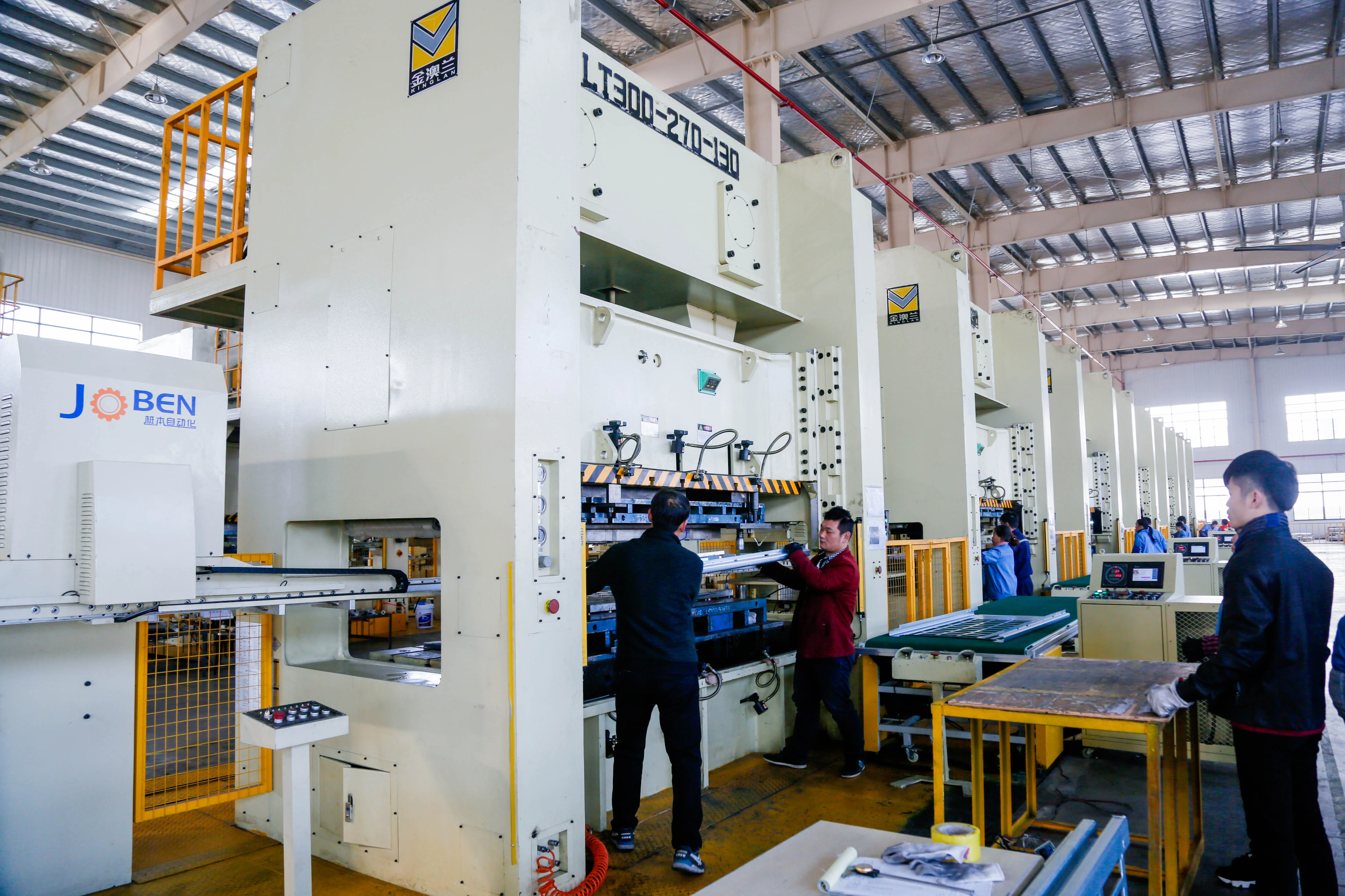 Deep drawing mold Mechanical power press ALE 200T with 2D manipulator and stage mold whole line solution