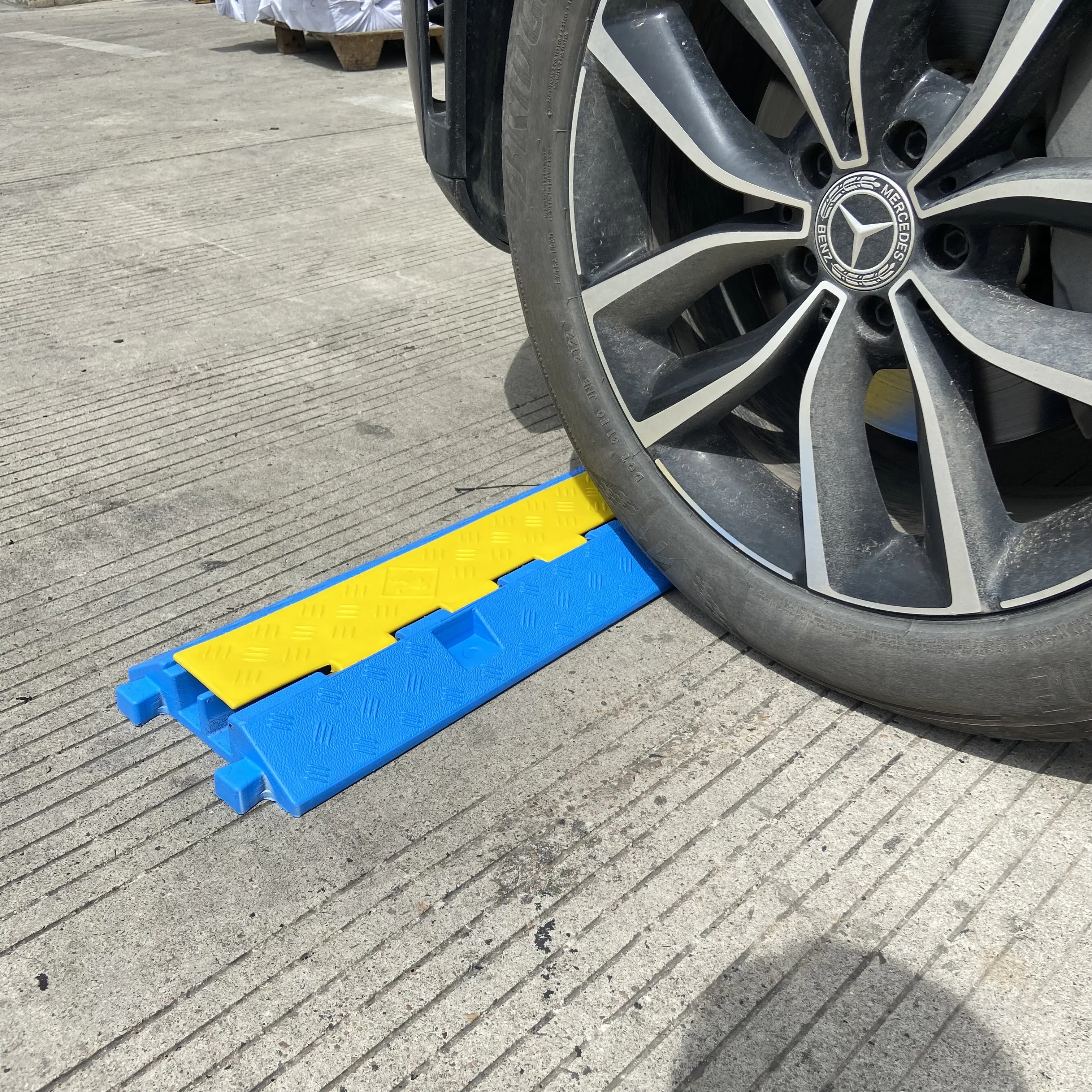 Outdoor Rubber Cable Cover Ramp 2 Channel Cable Ramp Protector