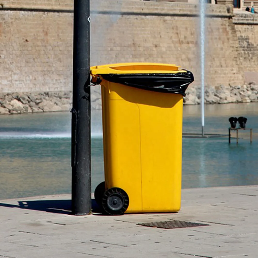 Manual-Lift Waste Bin With Two Wheels 120 Liter Street HDPE Plastic Garbage Bins