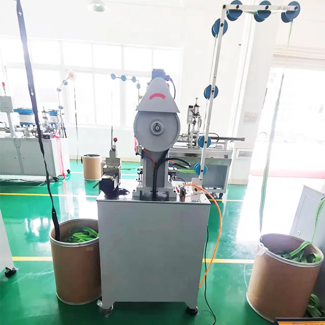 Автоматическая машина для резки нейлоновой молнии для штамповки отверстий на молнии