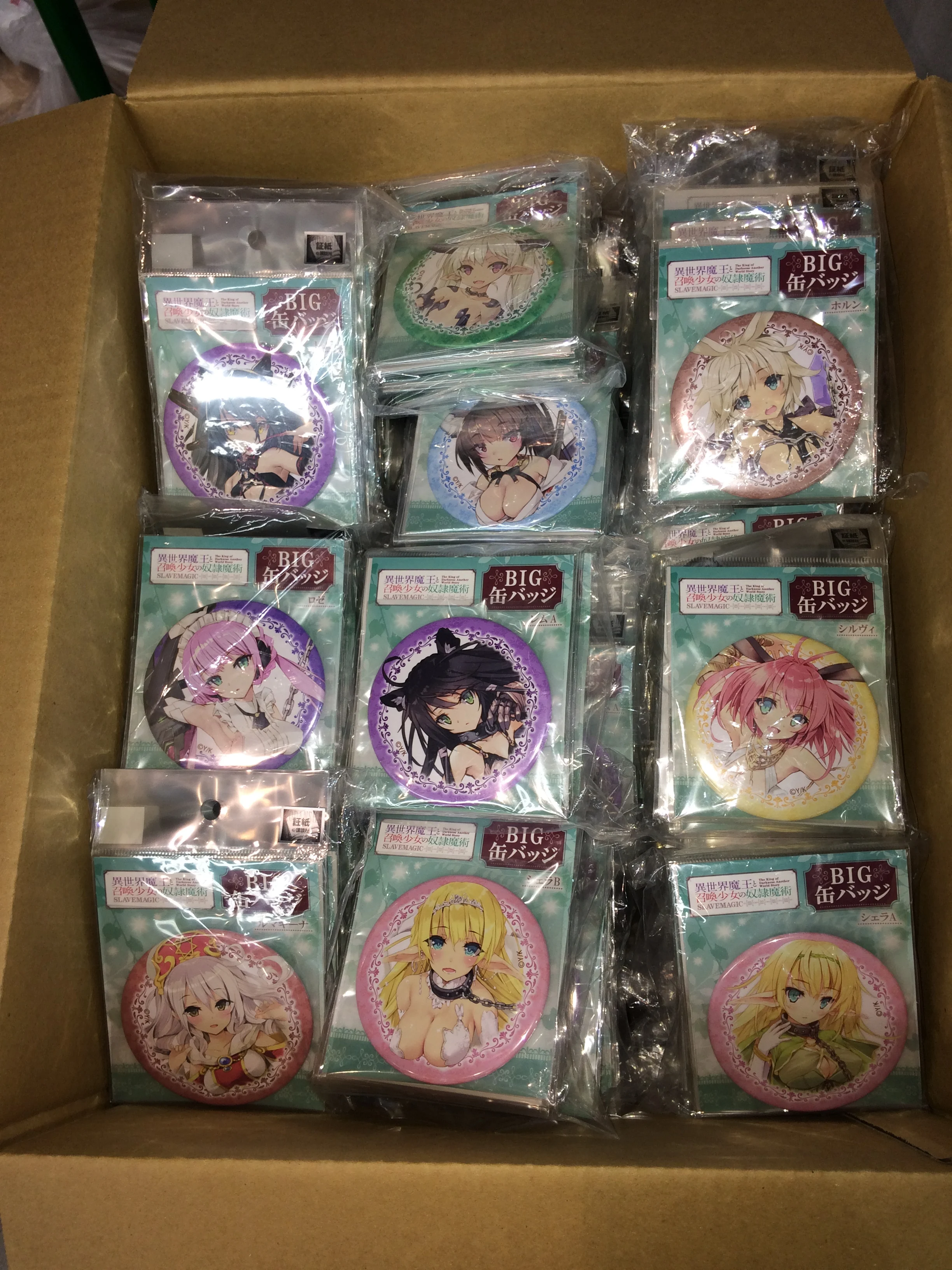 New design round shaped anime brooch custom metal badge for sale