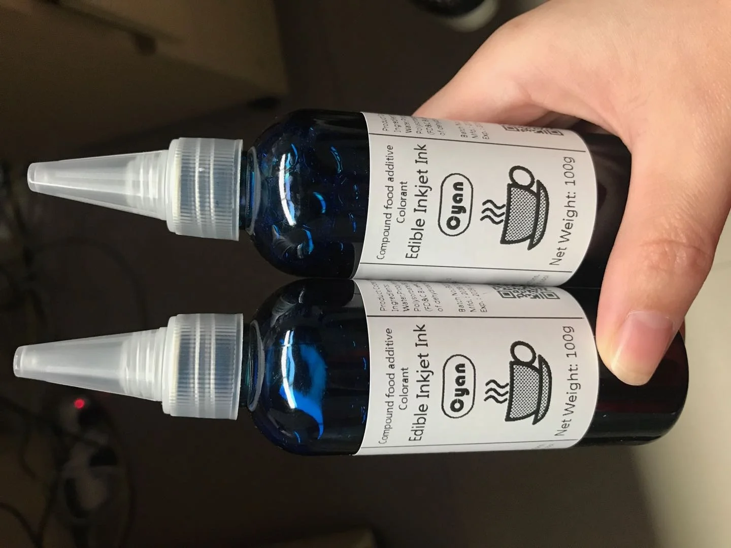 Edible inkjet ink suitable for multiple digital printing machines with bright colors and smooth ink output