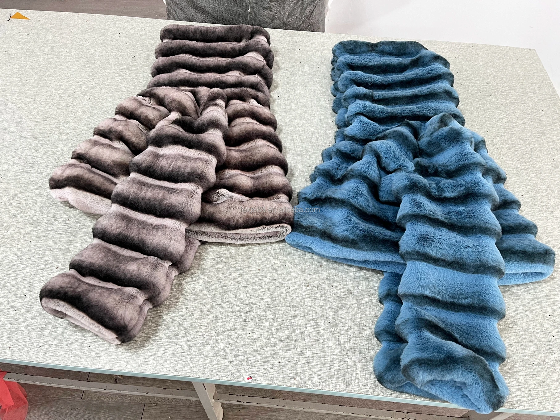 Winter products 2024 Ladies Custom Labels and Design Winter Cloths for Girls Winter Coats Blue Short Cheap synthetic fur coat