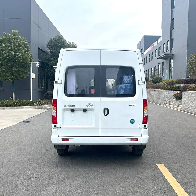 Factory Price Emergency Patient Transport Ambulance Vehicle Van Isolation Ambulance for Sale