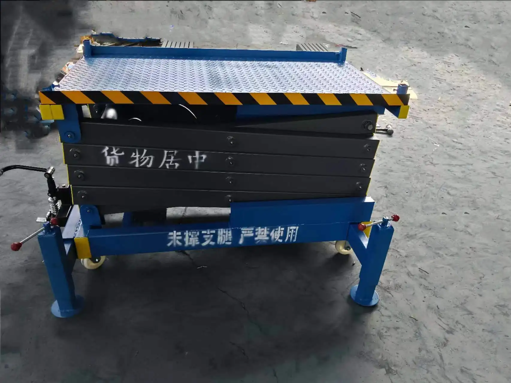 Lift scissor mobile electric hydraulic platform high-altitude operation climbing vehicle lifting cargo elevator lifting platform