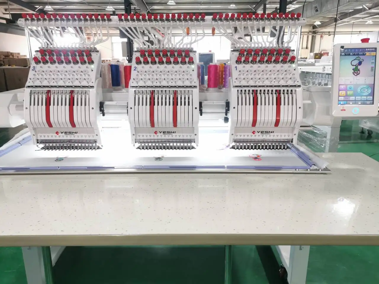 Customize Colors and Logo 9/12/15 Needles Industrial Computerized High Speed 3 Heads Embroidery Machine