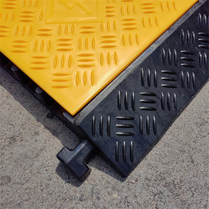 Outdoor 5 Ways Cable Protector Drop Over Cable Ramp 5 Channel