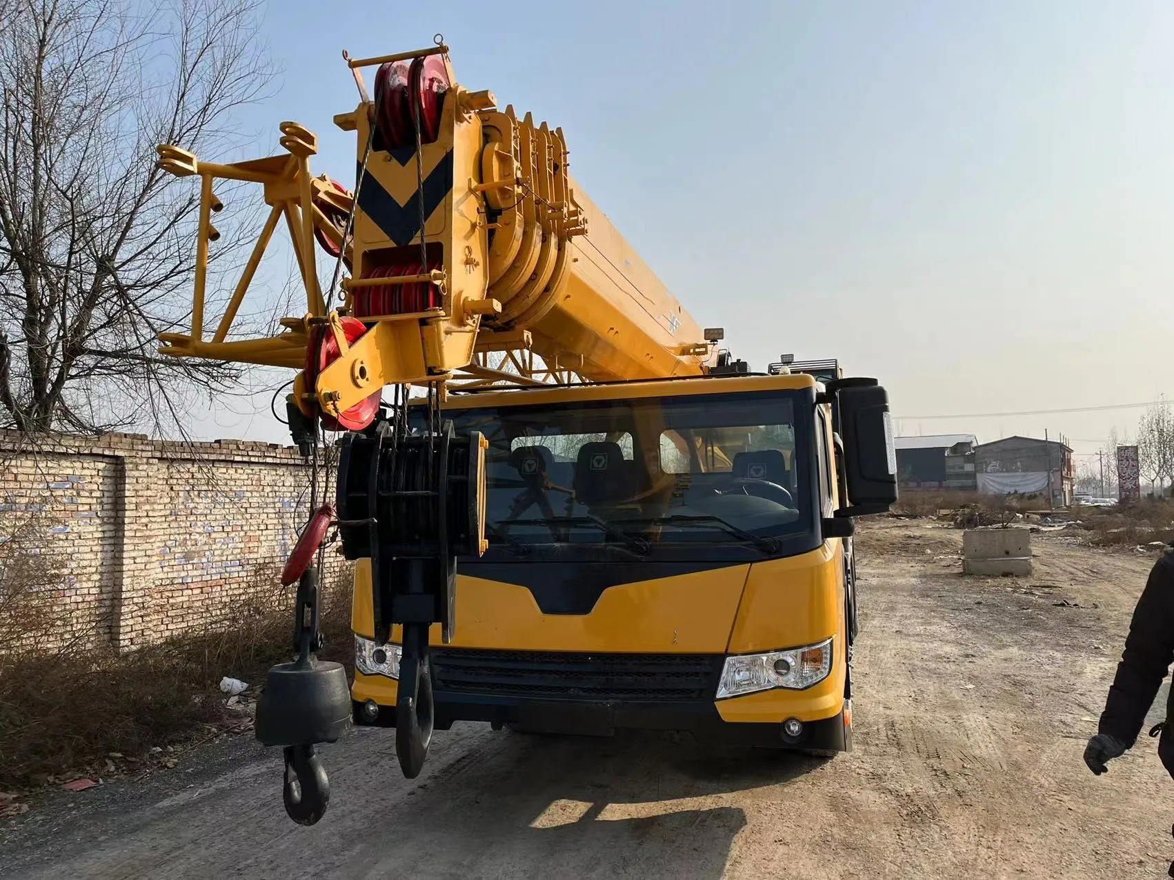 Подержанный оригинальный Китай сделал 70-тонный автокран для продажи с низкой ценой 50ton 100ton 200ton Автокран